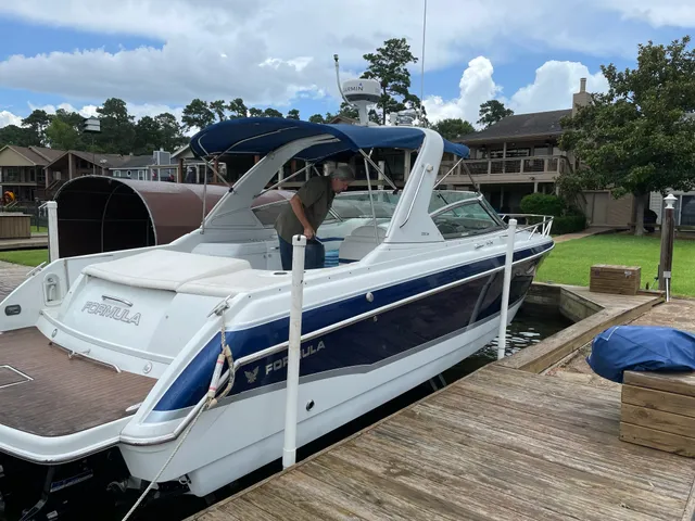 Rent a FORMULA BY THUNDERBIRD jet boat in Chicago, IL near me