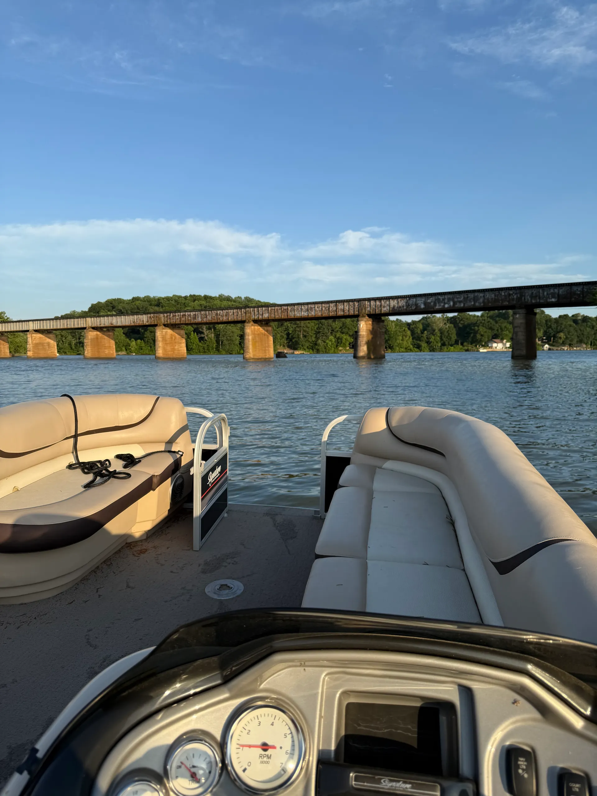 SUN TRACKER BY TRACKER MARINE PARTY BARGE 22 DLX W/90ELPT 4-S in Belmont, NC — photo 2