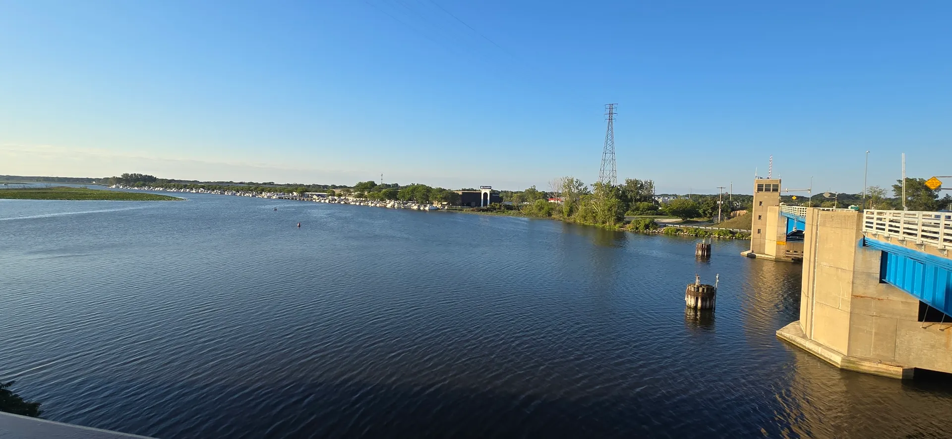 Yachts of Fun Motoryacht in the Sun