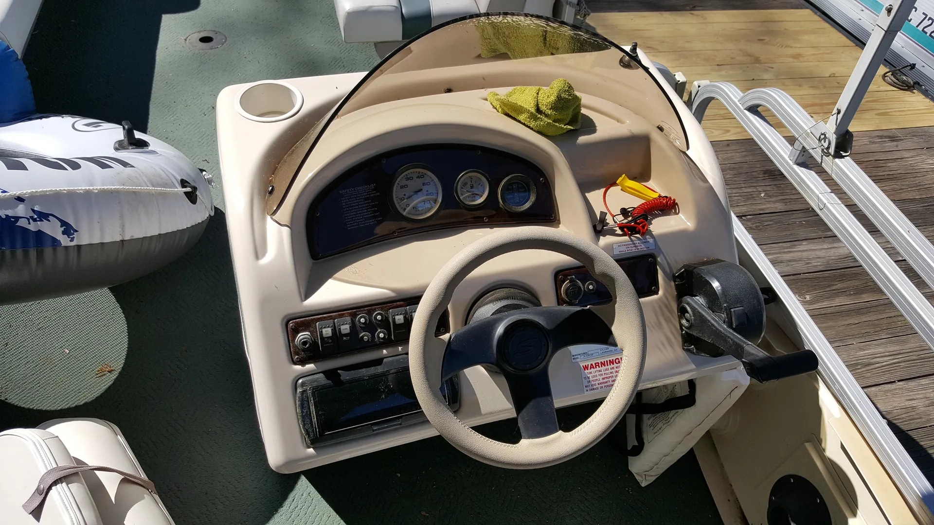 Fun-Filled 26ft Boat for Watersports, Fishing, and Group Outings