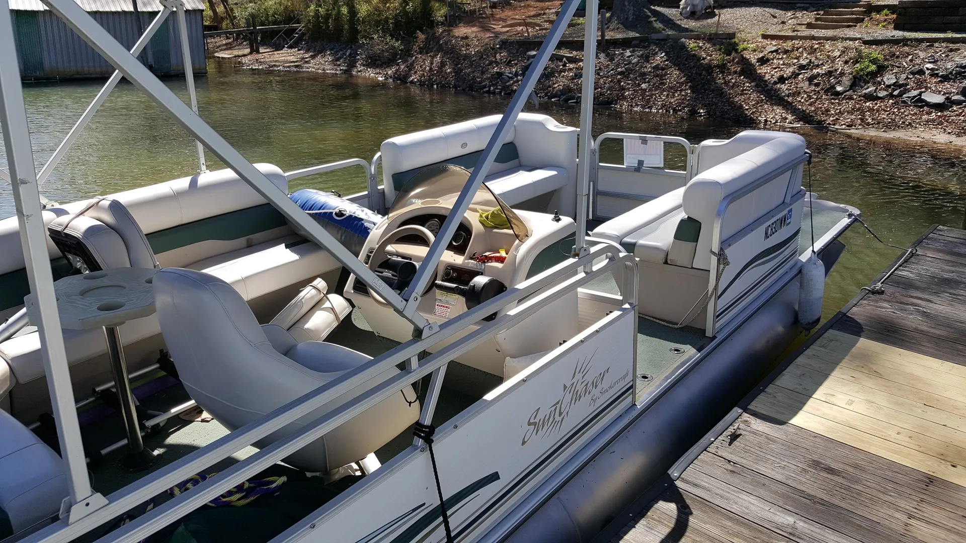 Fun-Filled 26ft Boat for Watersports, Fishing, and Group Outings