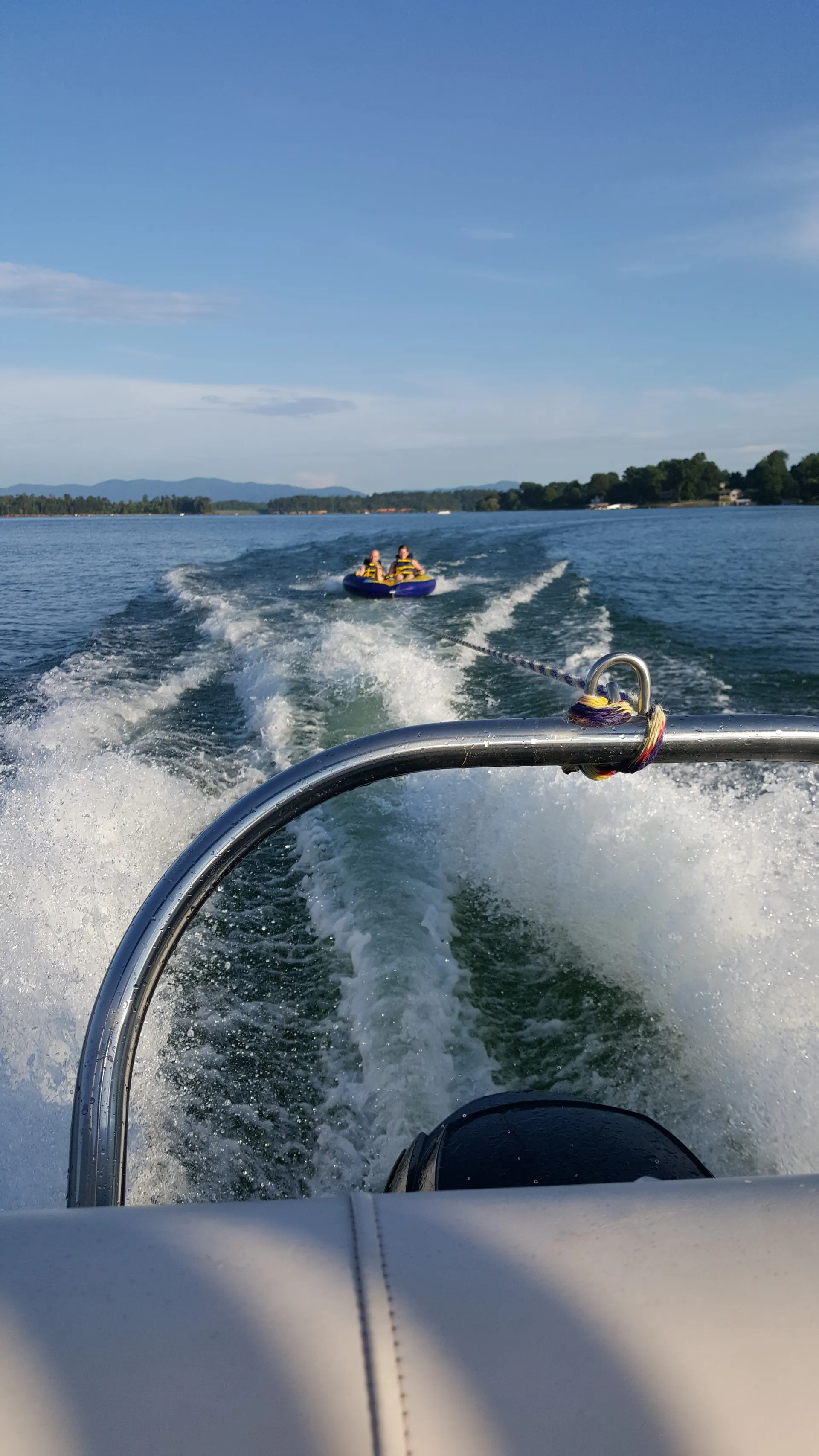 Fun-Filled 26ft Boat for Watersports, Fishing, and Group Outings