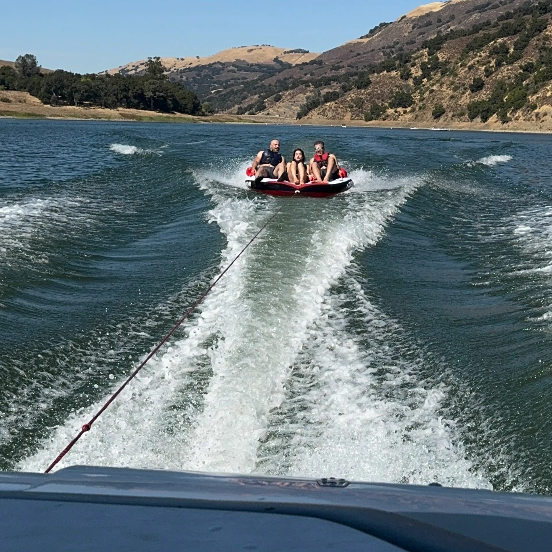 Experience the Thrill on the Water with Our 2006 Reinell 220 LSE!