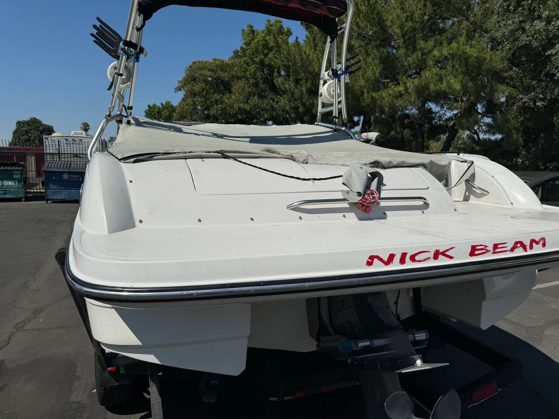 Experience the Thrill on the Water with Our 2006 Reinell 220 LSE!