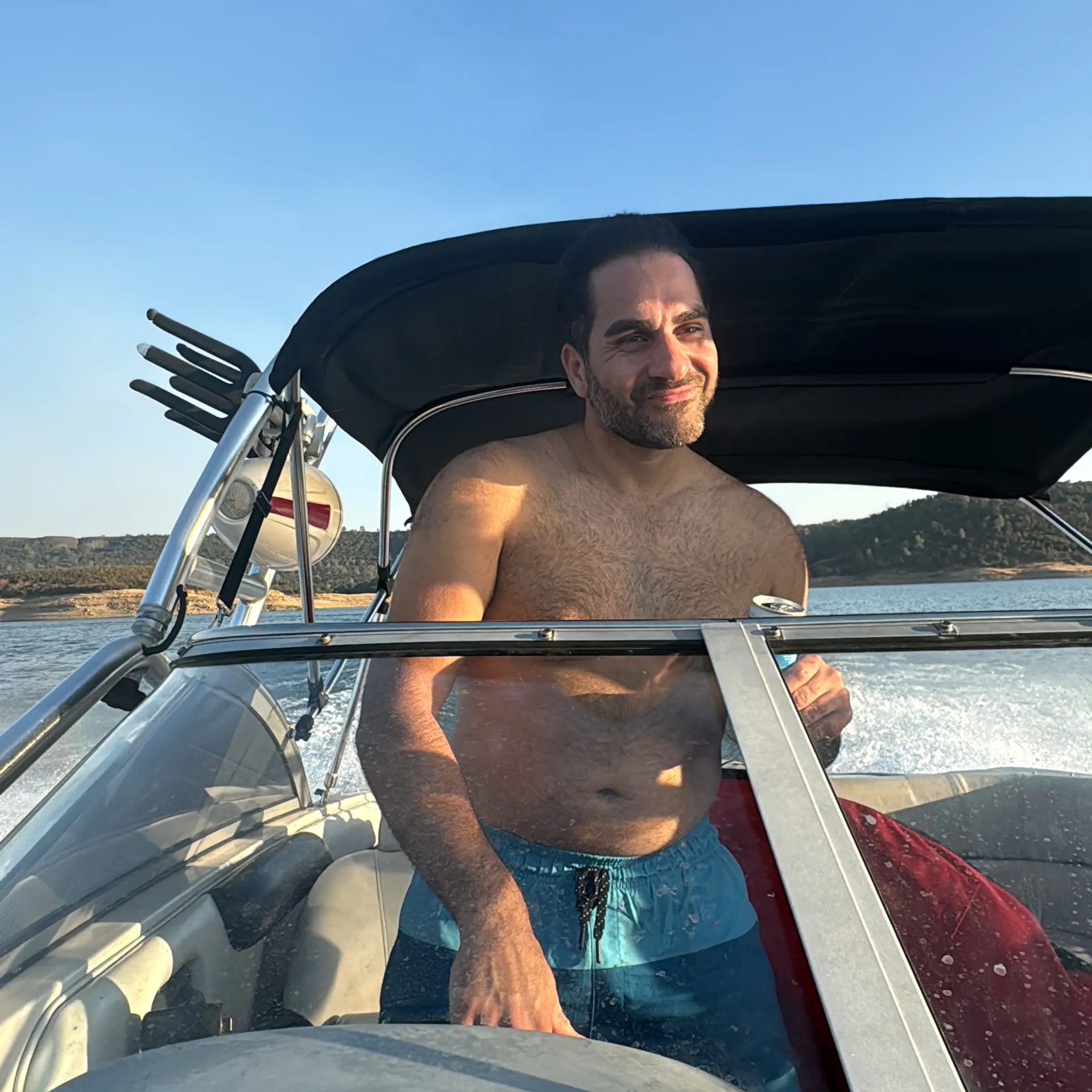 Experience the Thrill on the Water with Our 2006 Reinell 220 LSE!