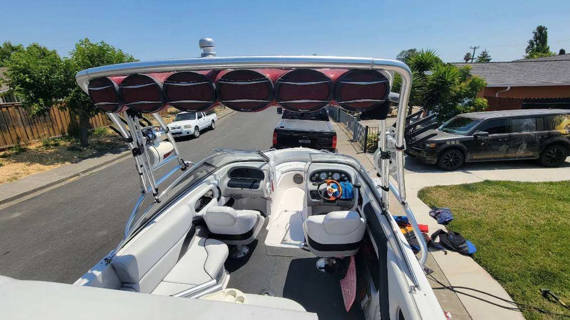 Experience the Thrill on the Water with Our 2006 Reinell 220 LSE!