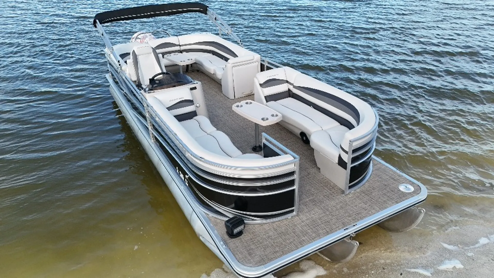 Crestliner Boats RALLY 240 in New Smyrna Beach, FL — photo 2