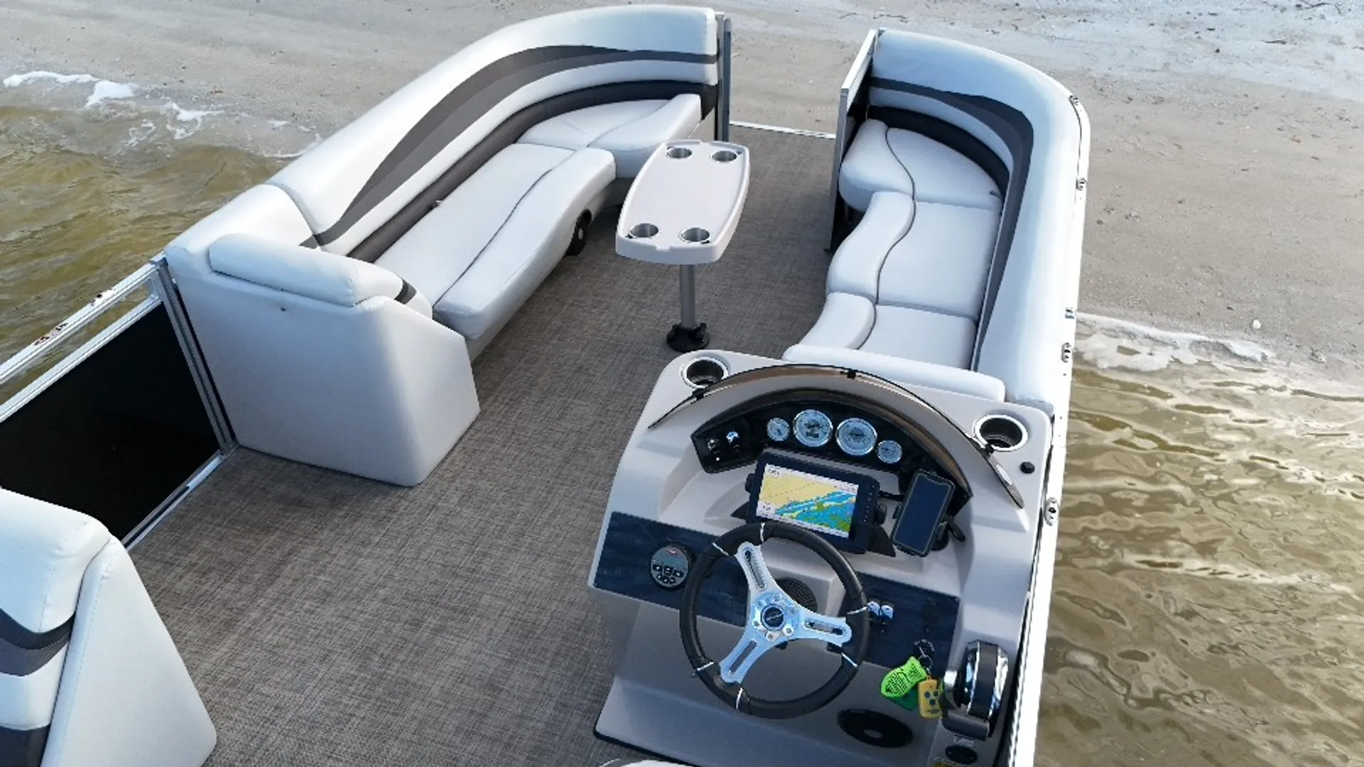 Crestliner Boats RALLY 240 in New Smyrna Beach, FL — photo 8