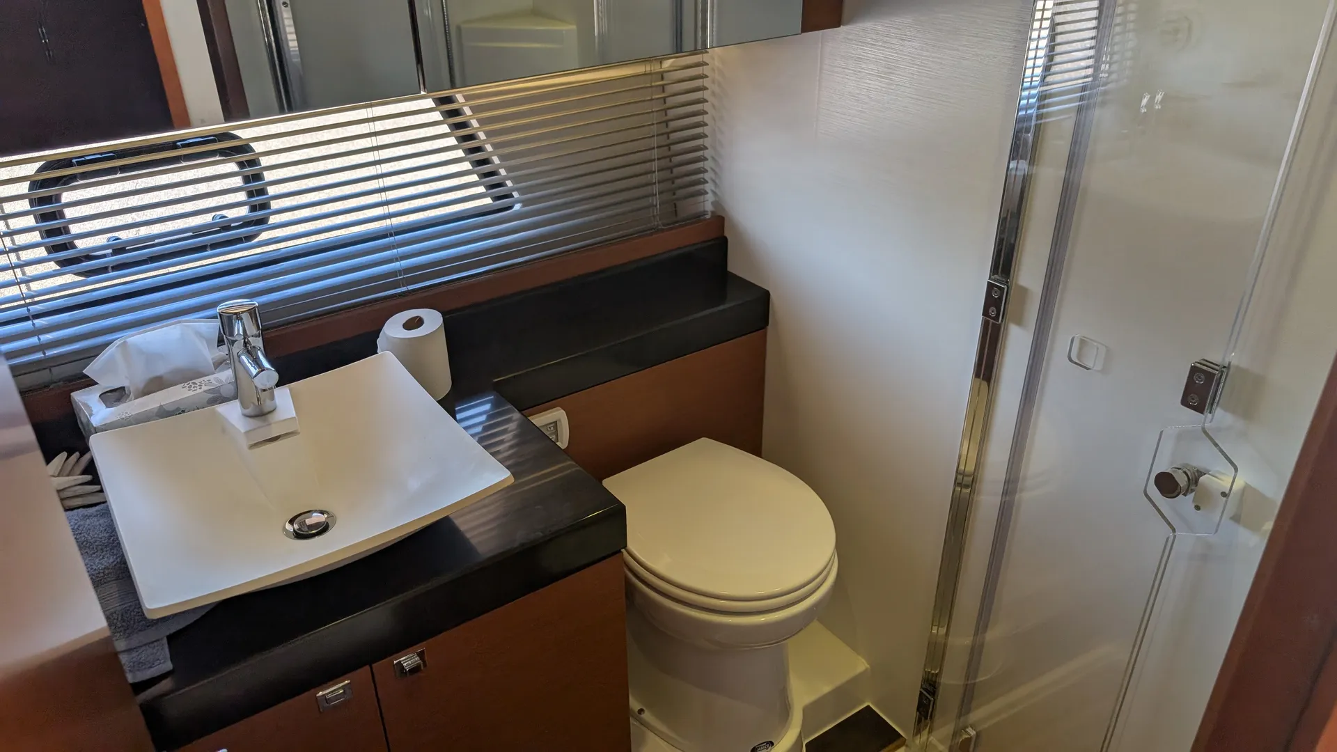 Professionally Captained 50' Yacht. Kirkland and Seattle Available