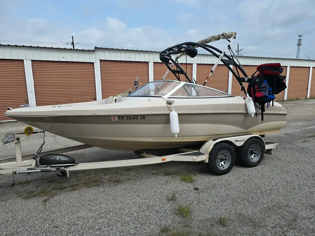 Rent a LARSON BOATS ski and wakeboard in Willis, TX near me