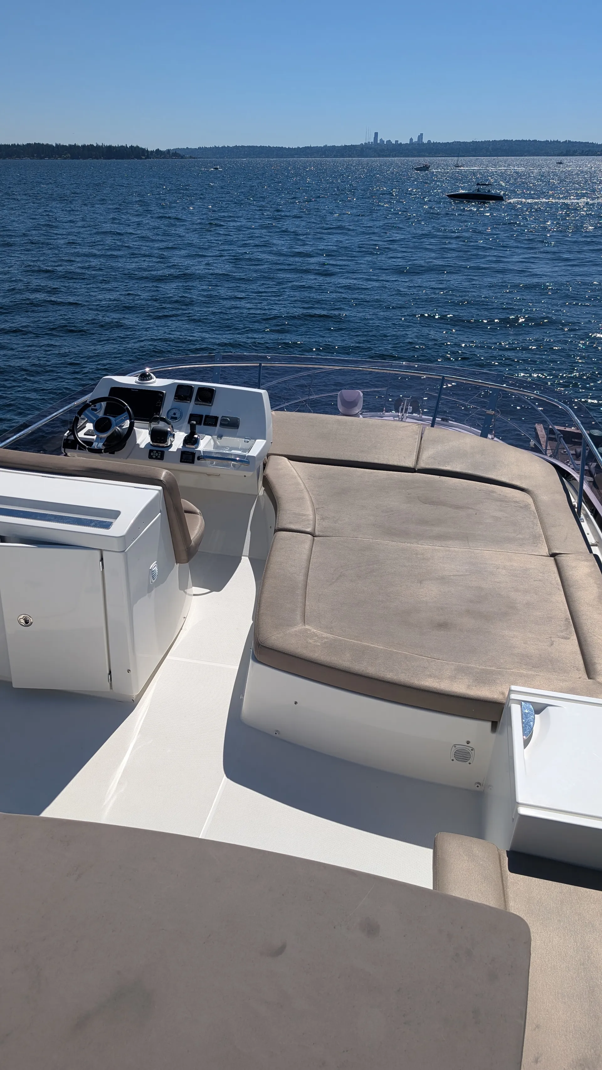 Professionally Captained 50' Yacht. Kirkland and Seattle Available