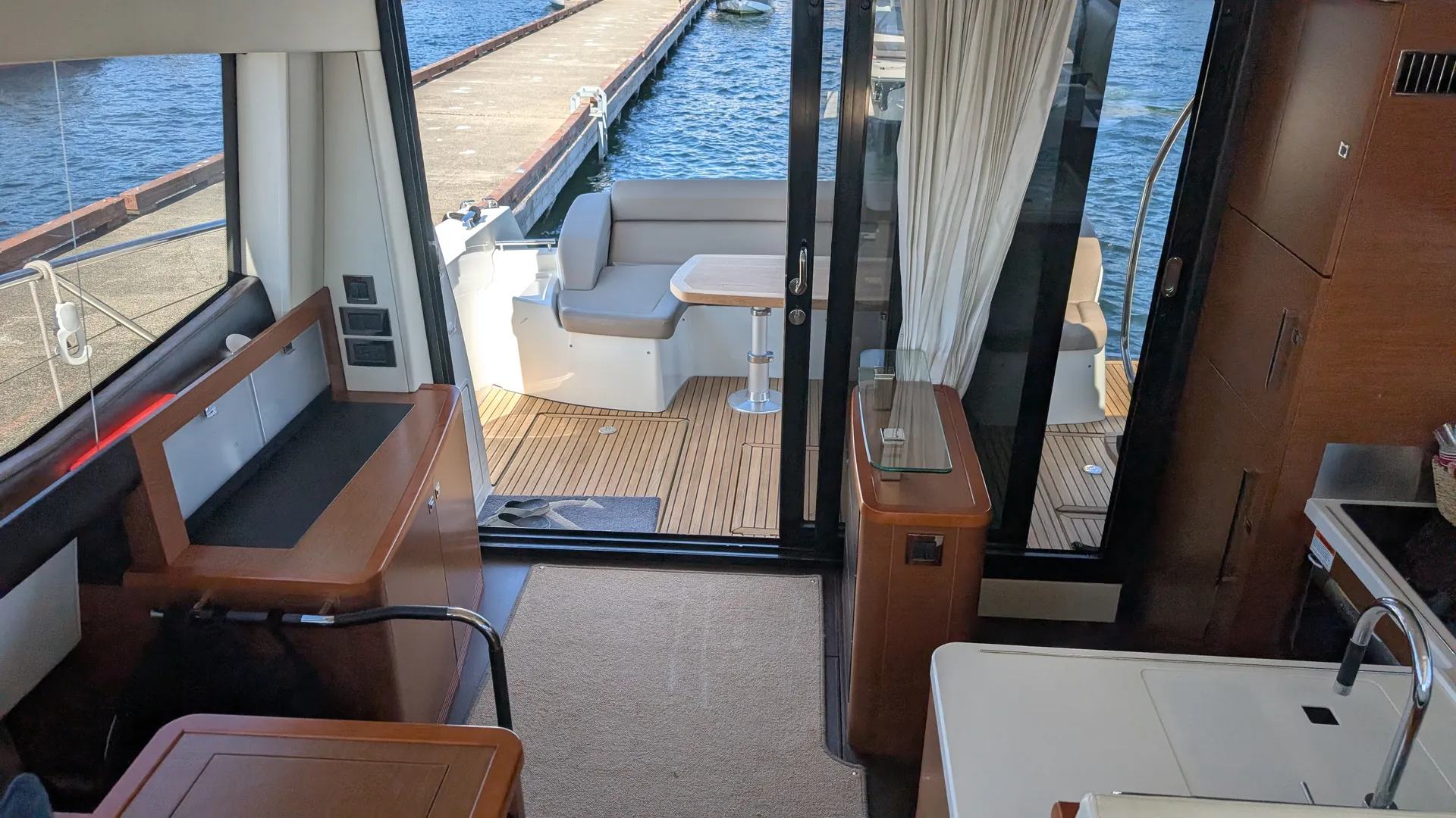 Professionally Captained 50' Yacht. Kirkland and Seattle Available