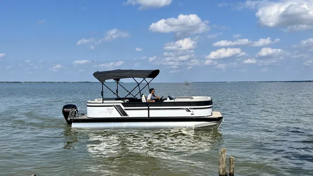 Rent a VIAGGIO BY MISTY HARBOR pontoon in Corsicana, TX near me