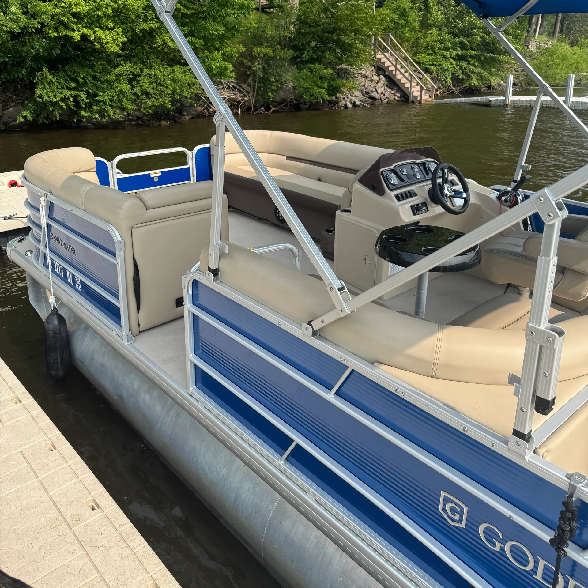 Pontoon Lounge/Fish/Tube/Ski