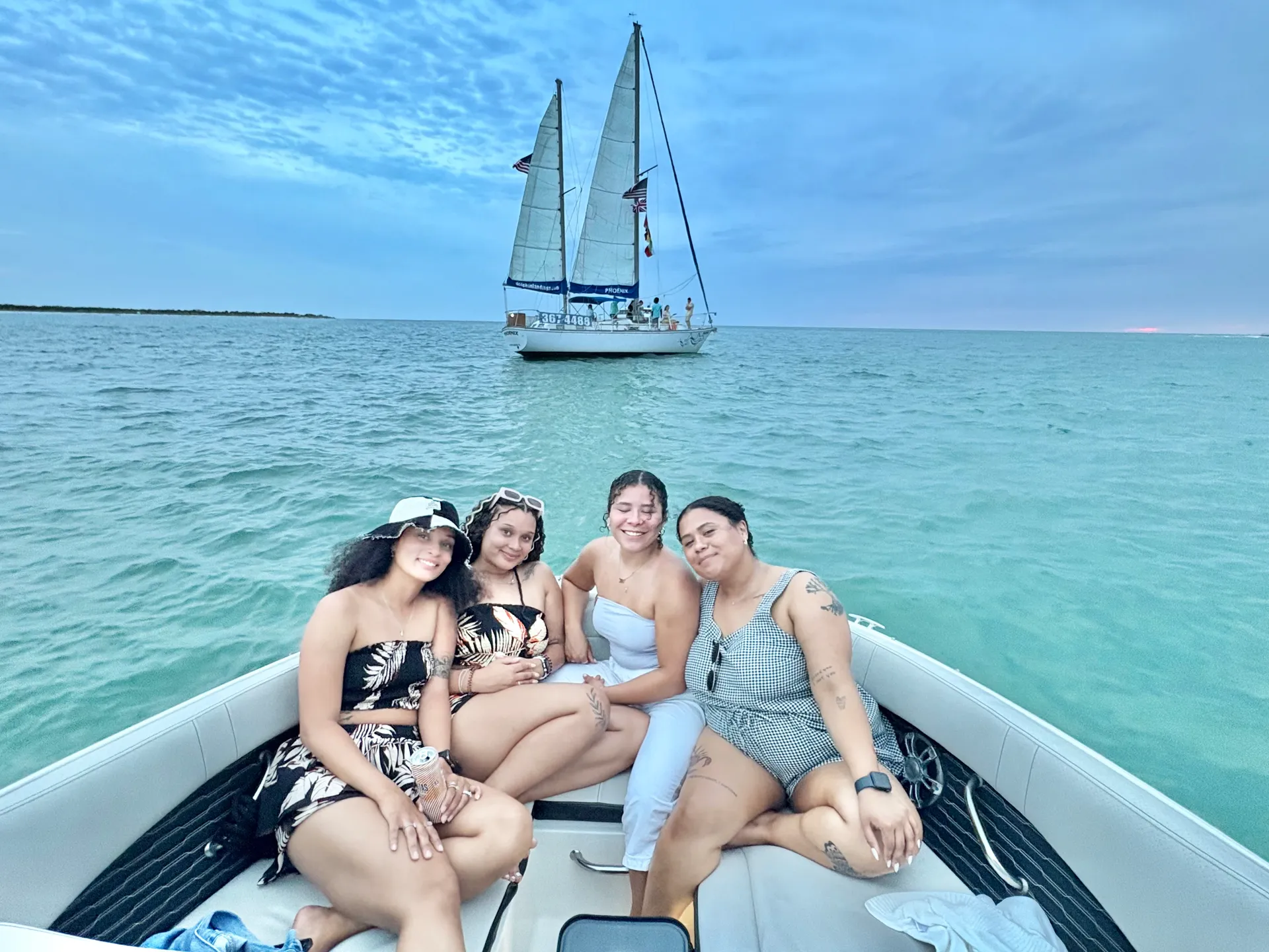 BOOK TODAY &amp; Cruise the Gulf in comfort,Gorgeous, comfy Sea Ray/200hp!