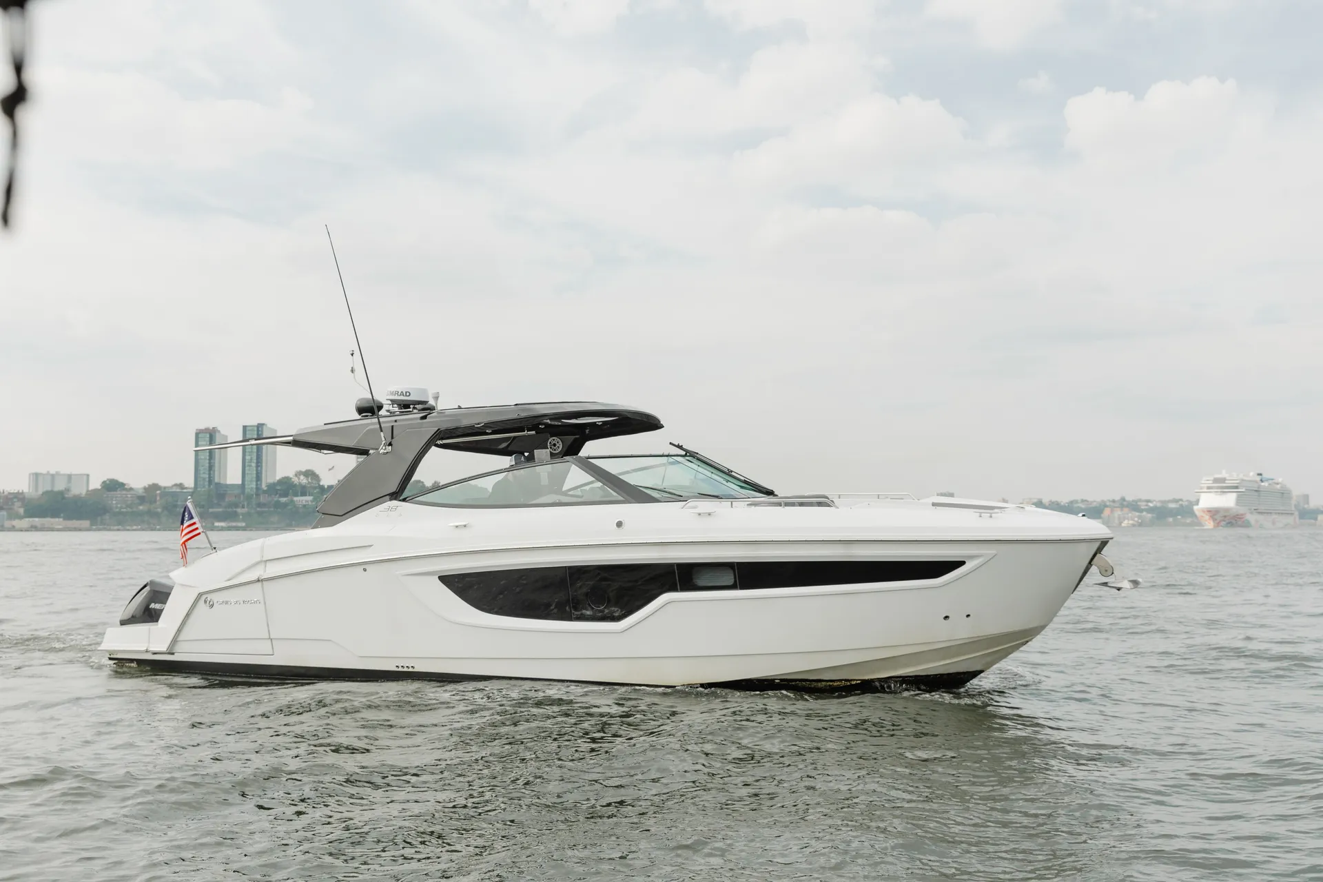 *Female Owned*-Manhattan #1 Luxury Yacht- 12 Passengers 