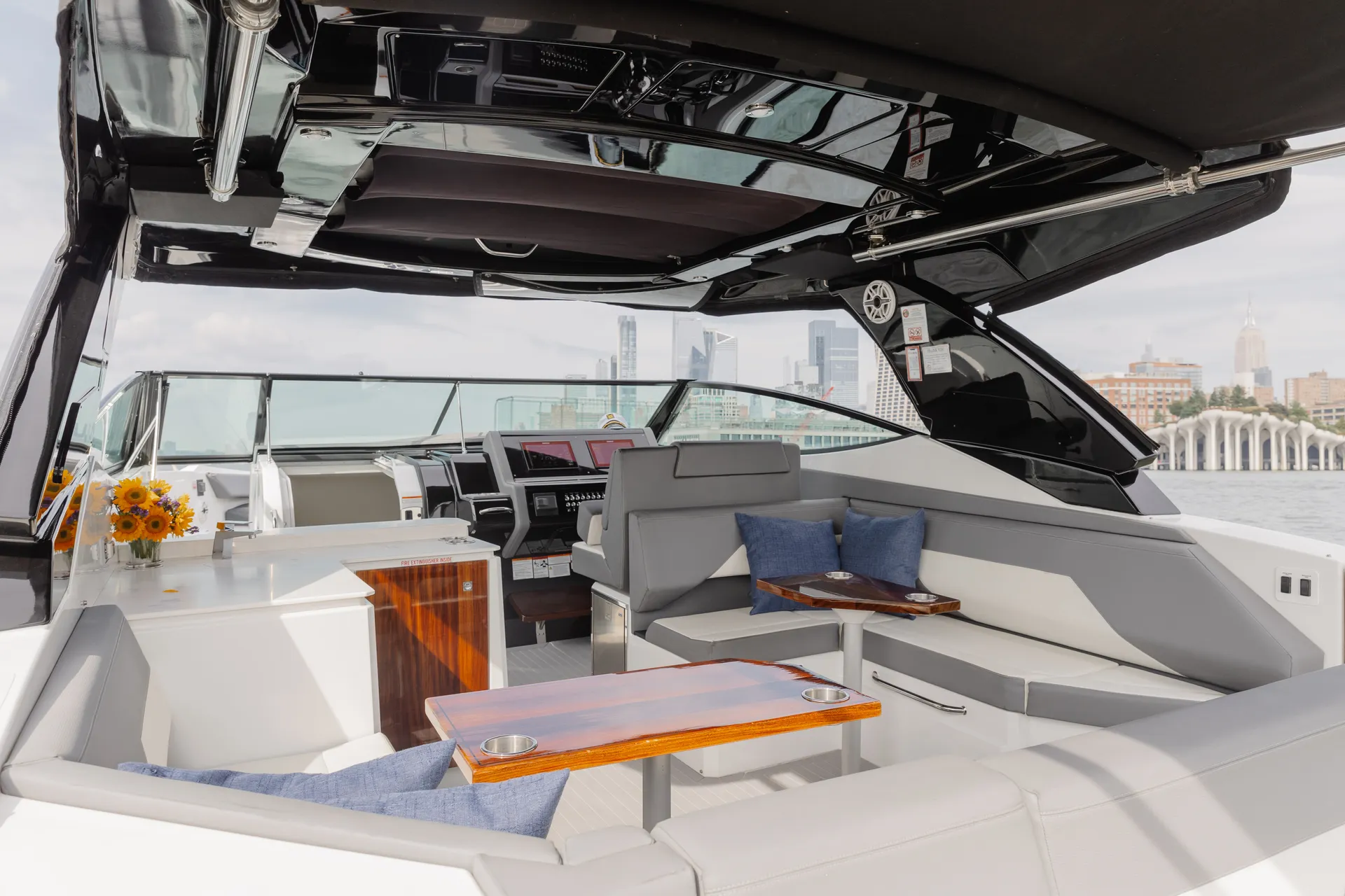 *Female Owned*-Manhattan #1 Luxury Yacht- 12 Passengers 