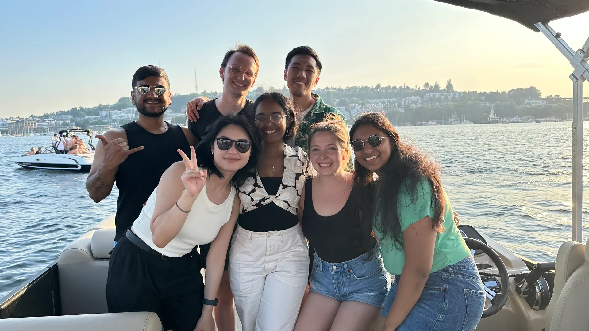 🛥️ 2023 Bentley 20ft Pontoon – Lake Union Getaway