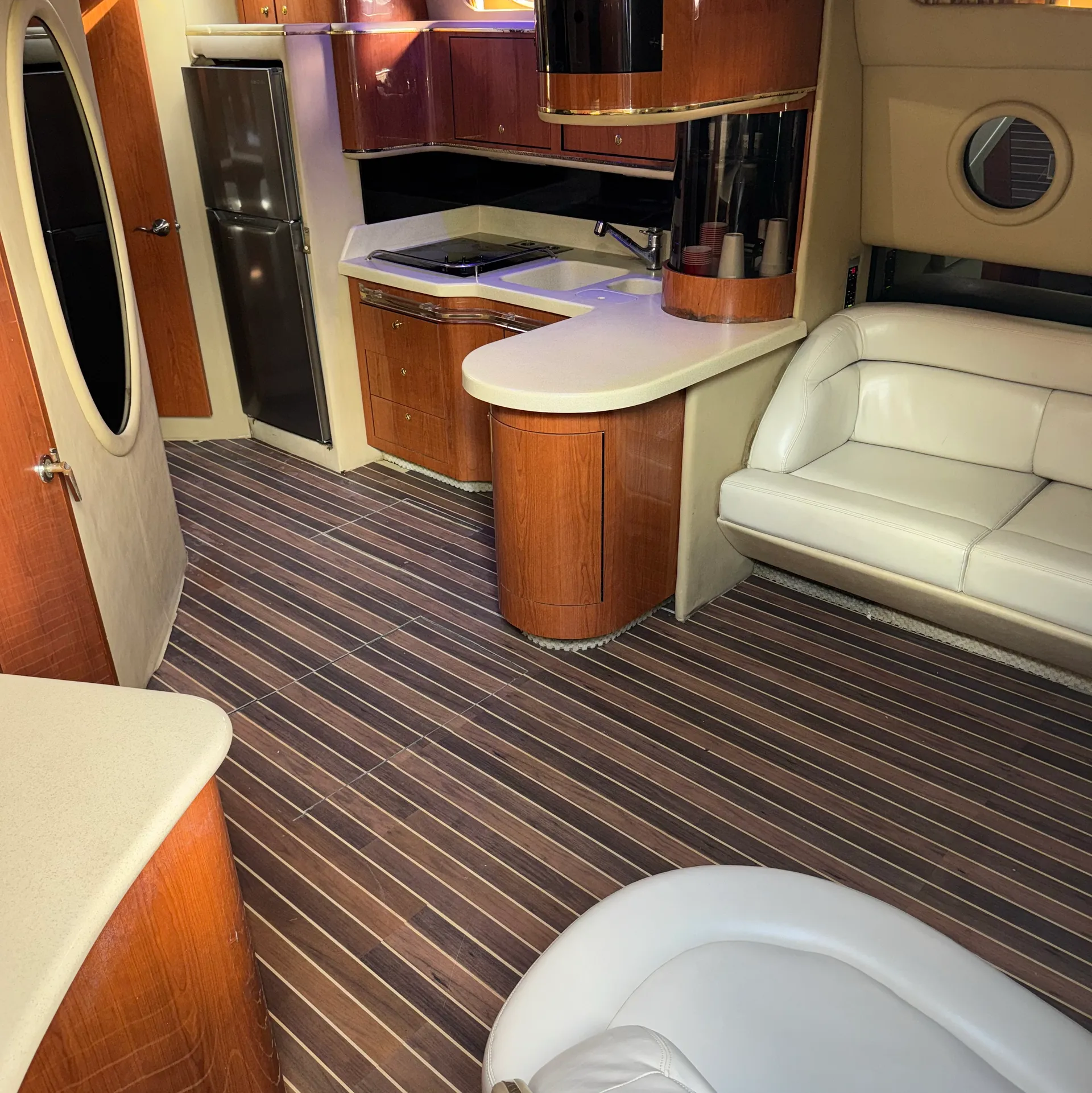 Sea Ray Boats 540 Sundancer in Fort Lauderdale, FL — photo 7