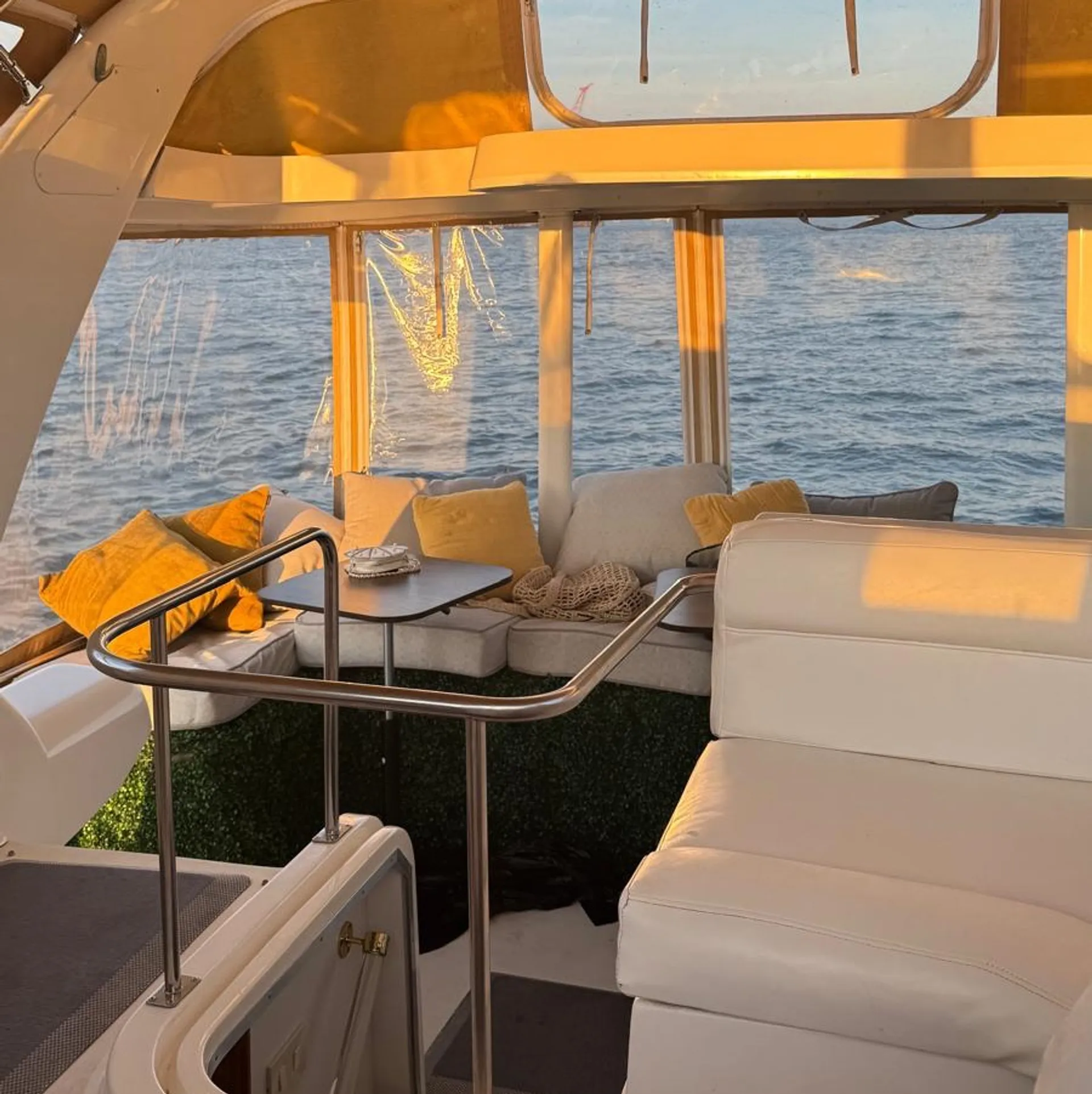 Luxury 37’ Cruisers Yacht – Spacious, Stylish & Perfect for Groups
