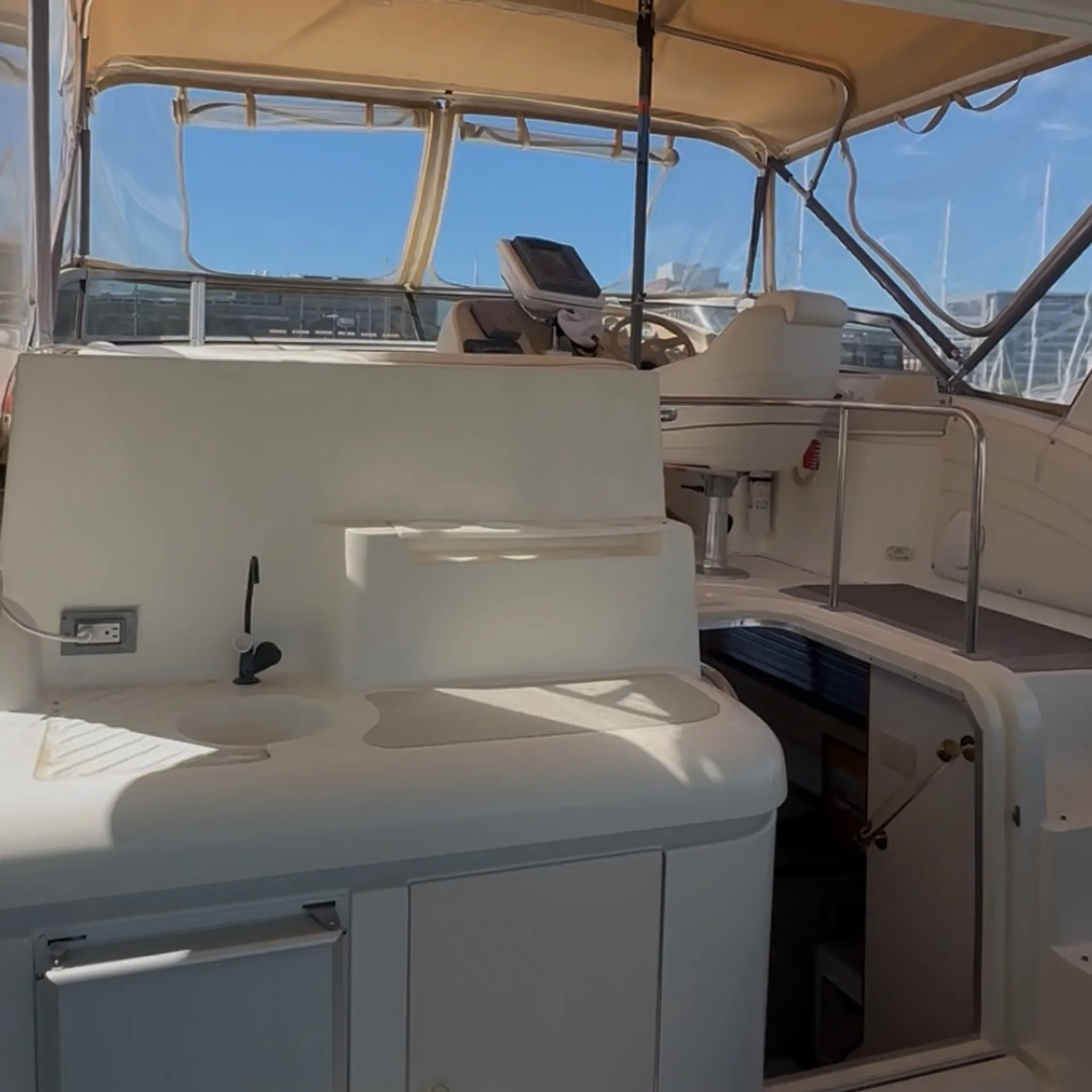 Luxury 37’ Cruisers Yacht – Spacious, Stylish & Perfect for Groups