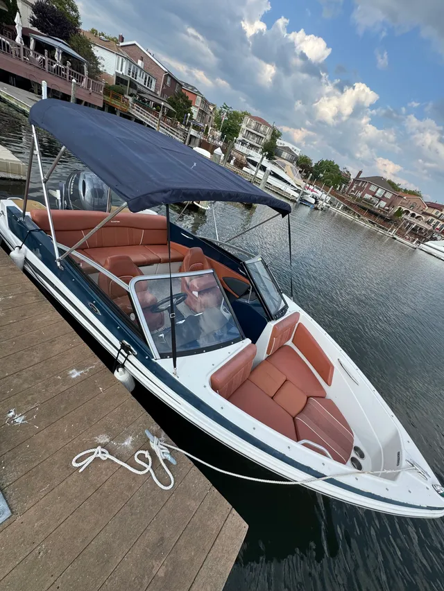 Rent a Glastron Boats bow rider in Brooklyn, NY near me