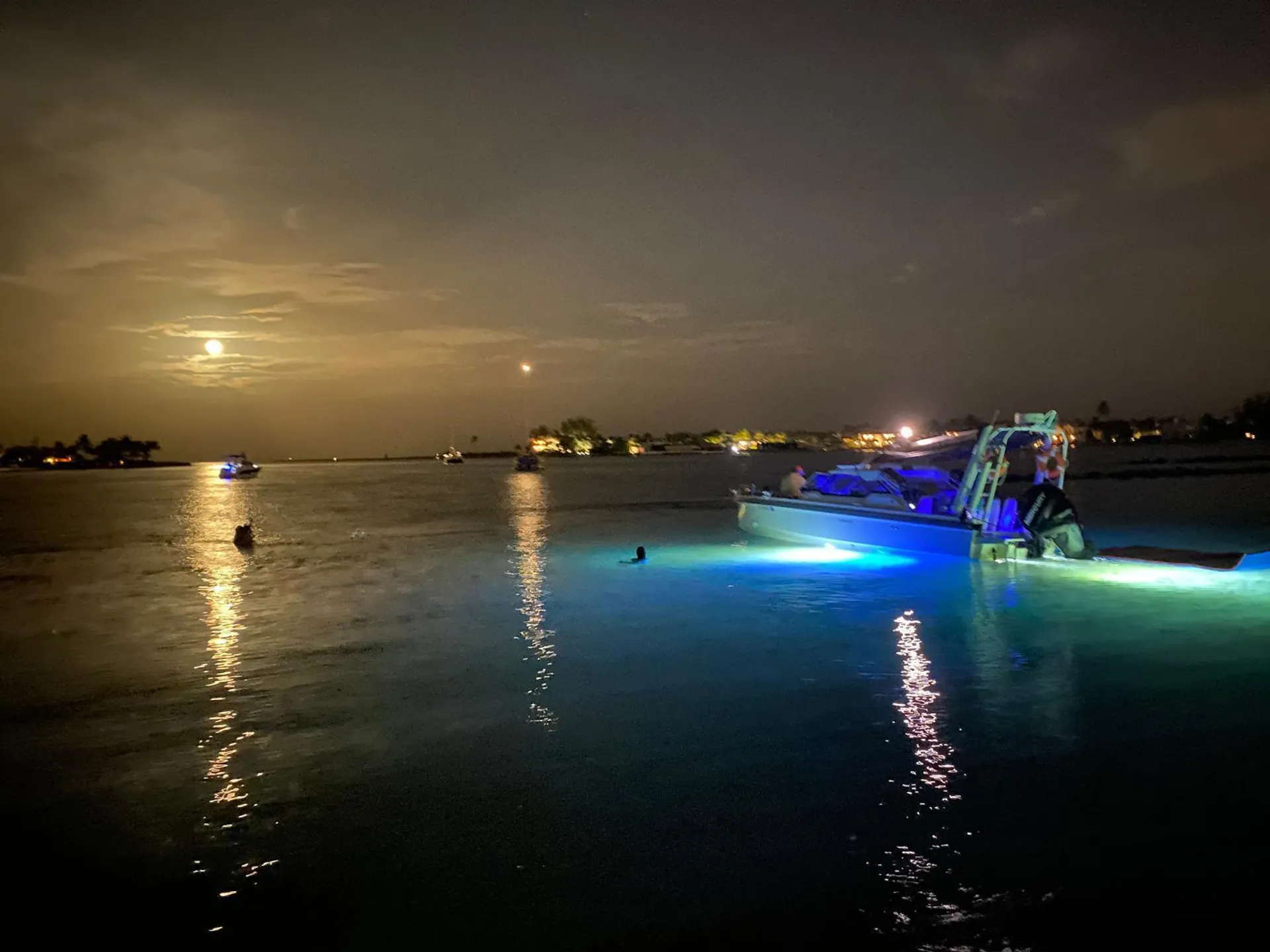 Palm Beach Luxury Day Boat Cruises