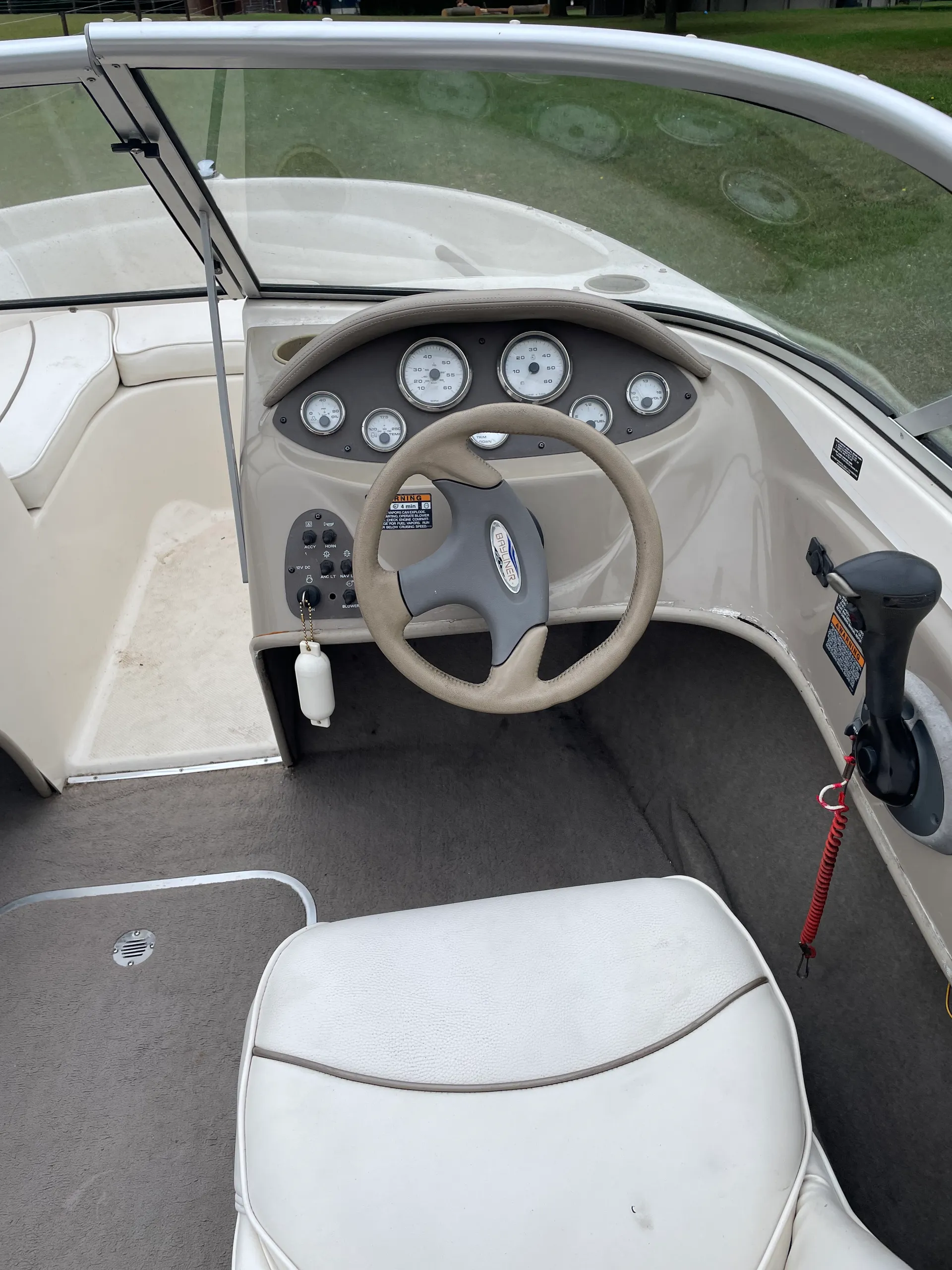 BAYLINER 184 CAPRI W/125HP W/TRAILER in Fowlerville, MI — photo 3