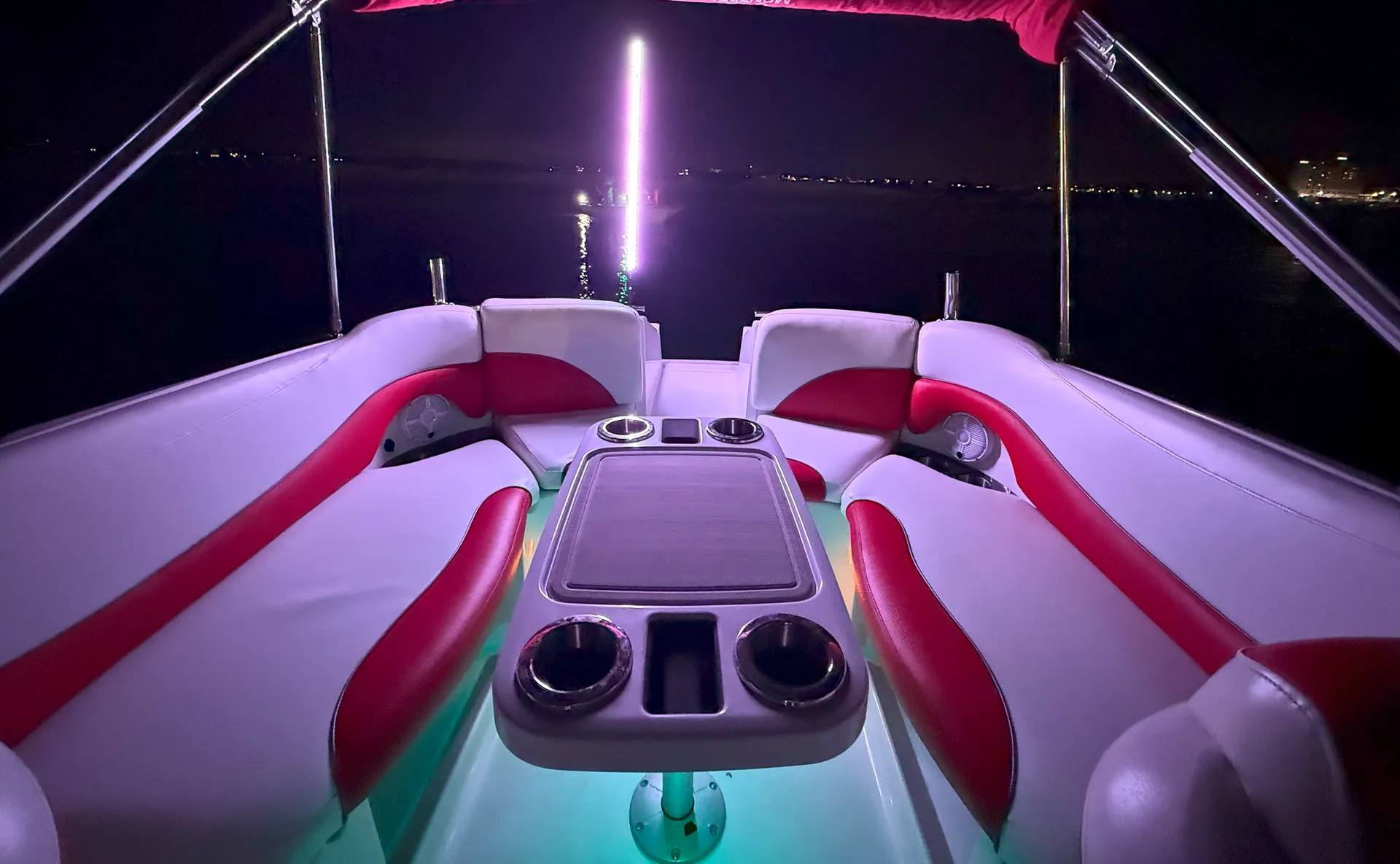 Sleek Monterey Boat – Perfect for Cruising and Water Sports