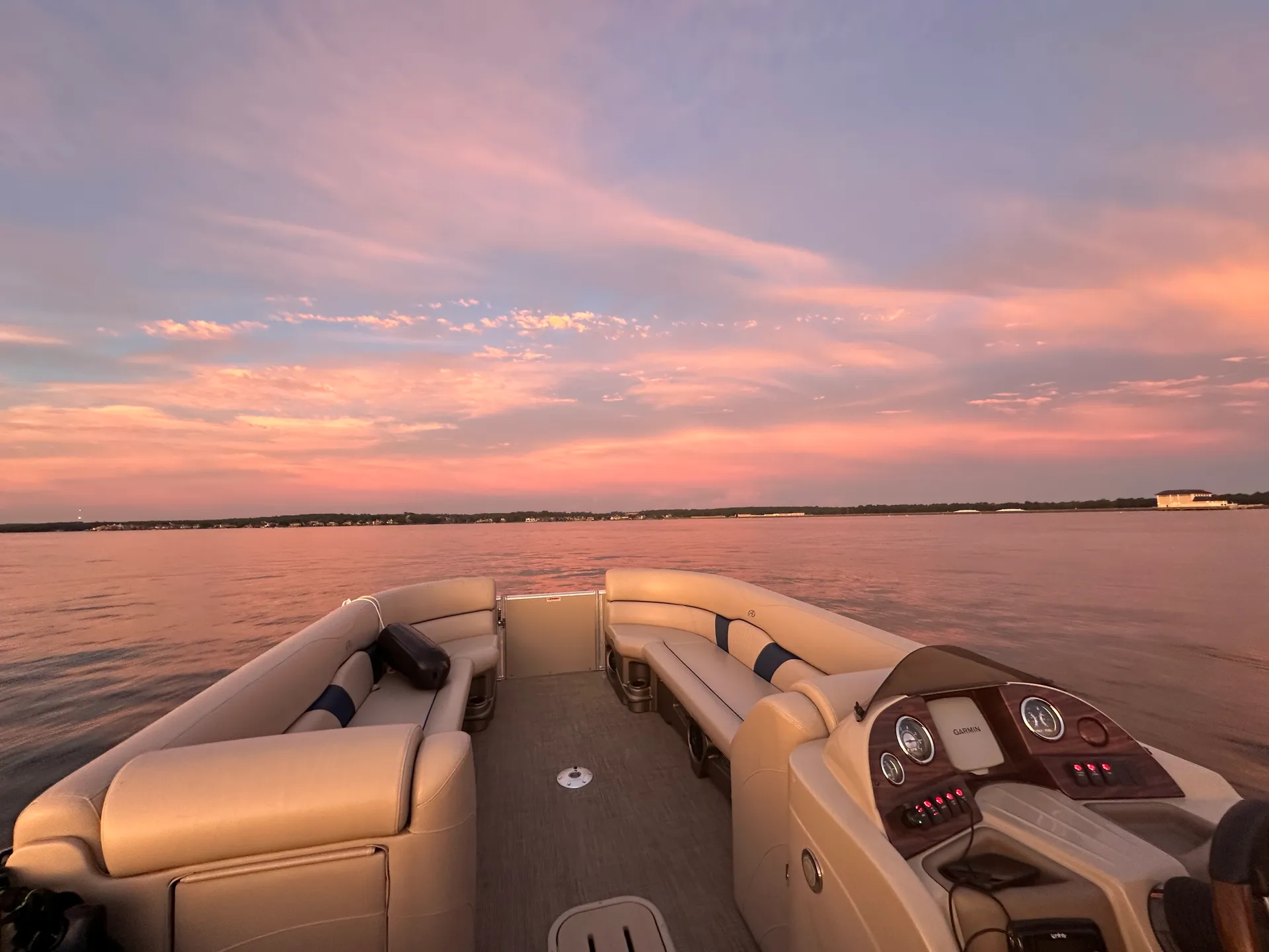 Family- Friendly  Avalon 27’ Entertainer Funship-250HP Best in Class