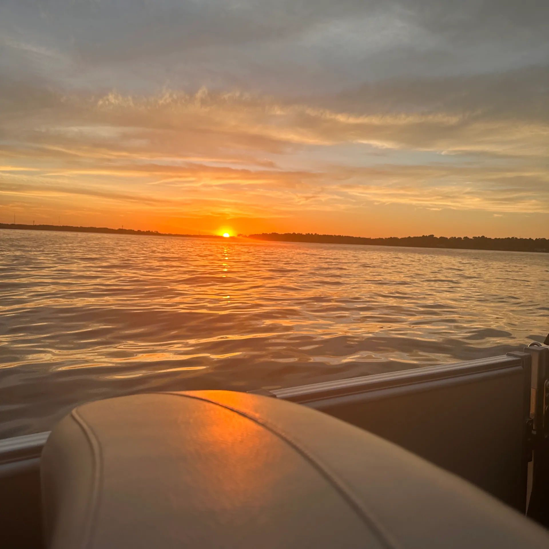 Family- Friendly  Avalon 27’ Entertainer Funship-250HP Best in Class