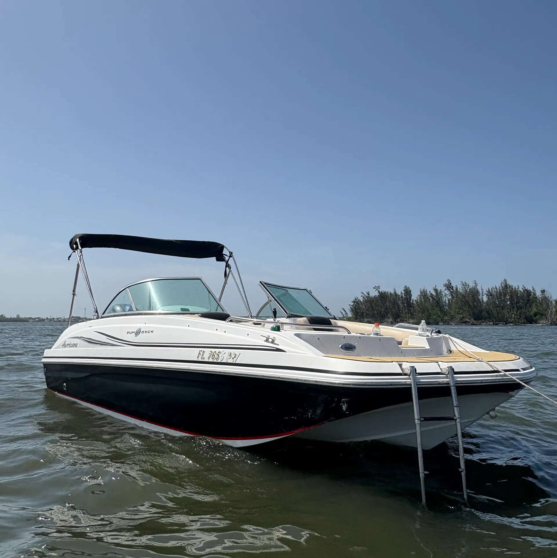 Fun Spacious Deck Boat Seats up to 10 Guests