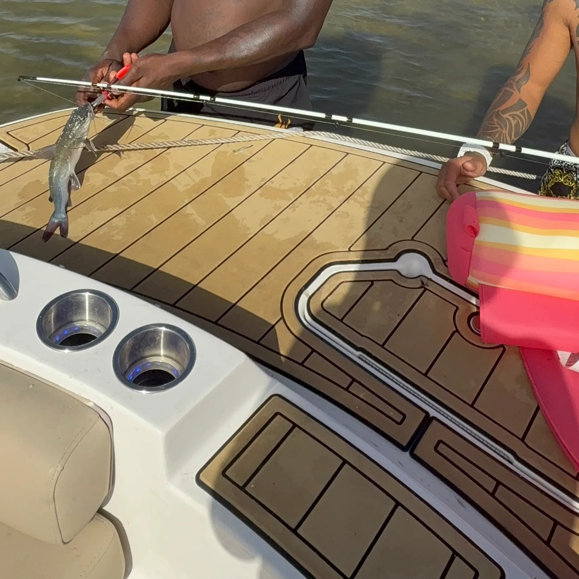 Fun Spacious Deck Boat Seats up to 10 Guests