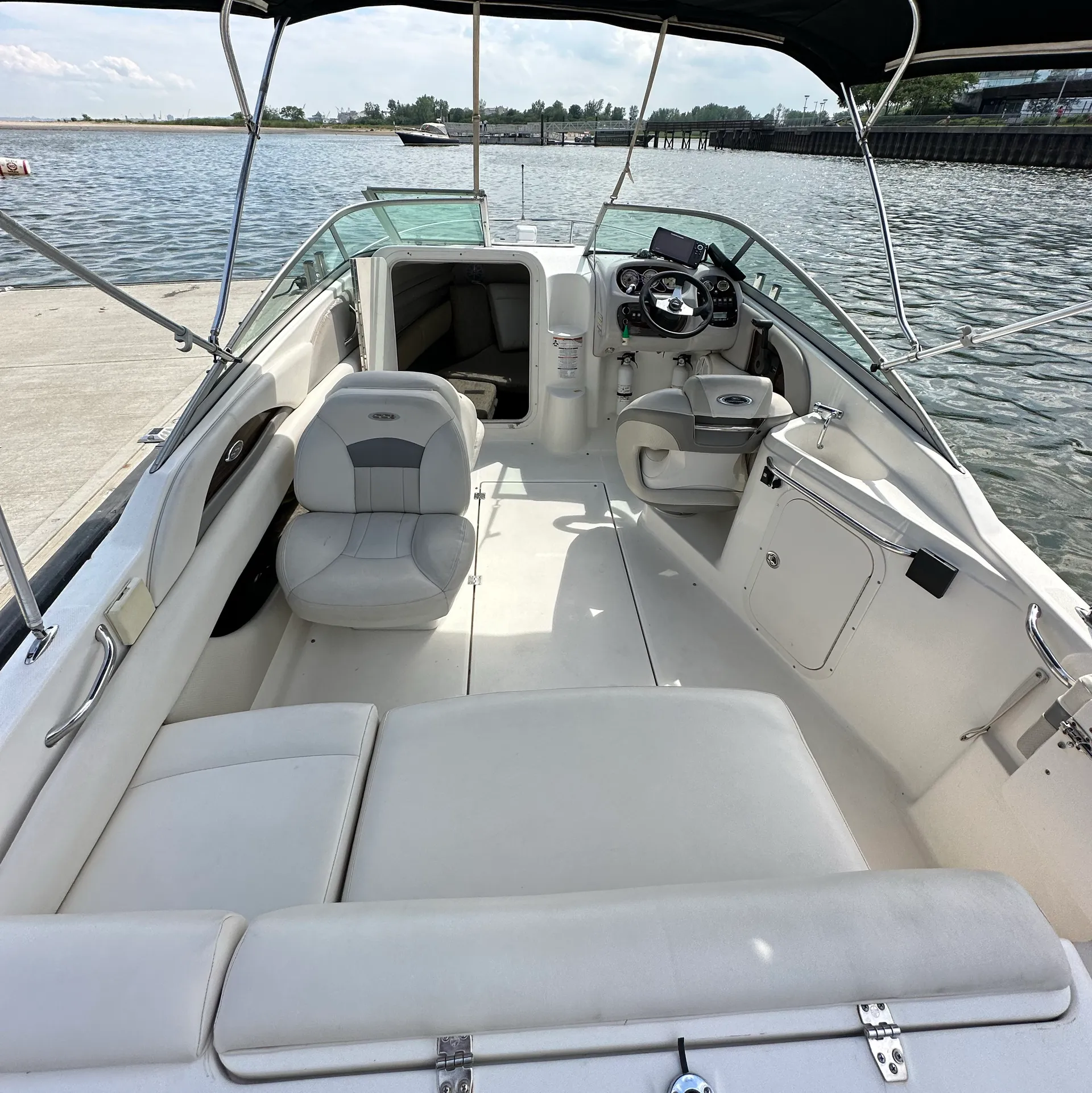 Chaparral Boats 215 SSi in Jersey City, NJ — photo 6
