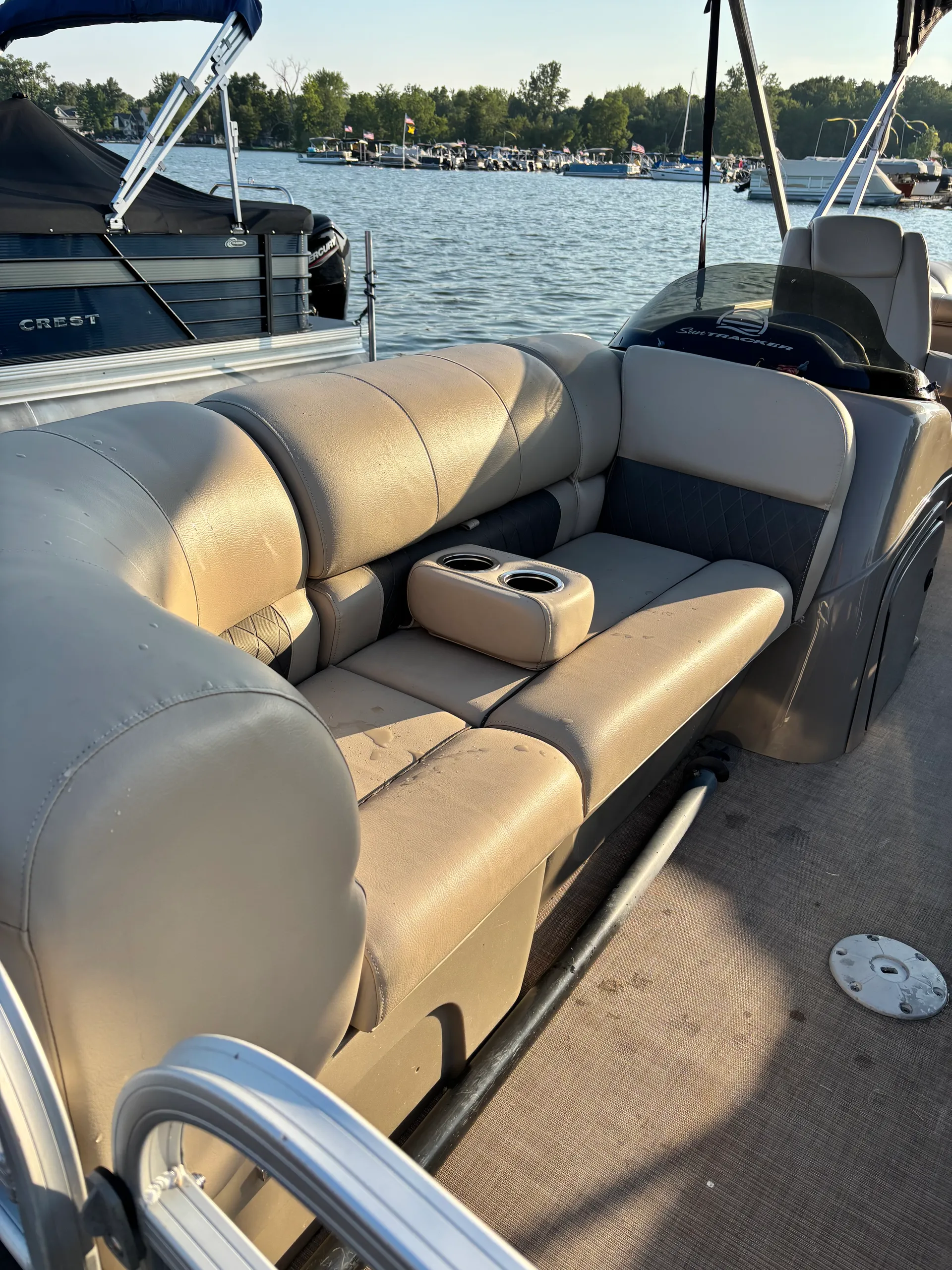 SUN TRACKER PARTY BARGE 22 DLX in Manitou Beach-Devils Lake, MI — photo 8