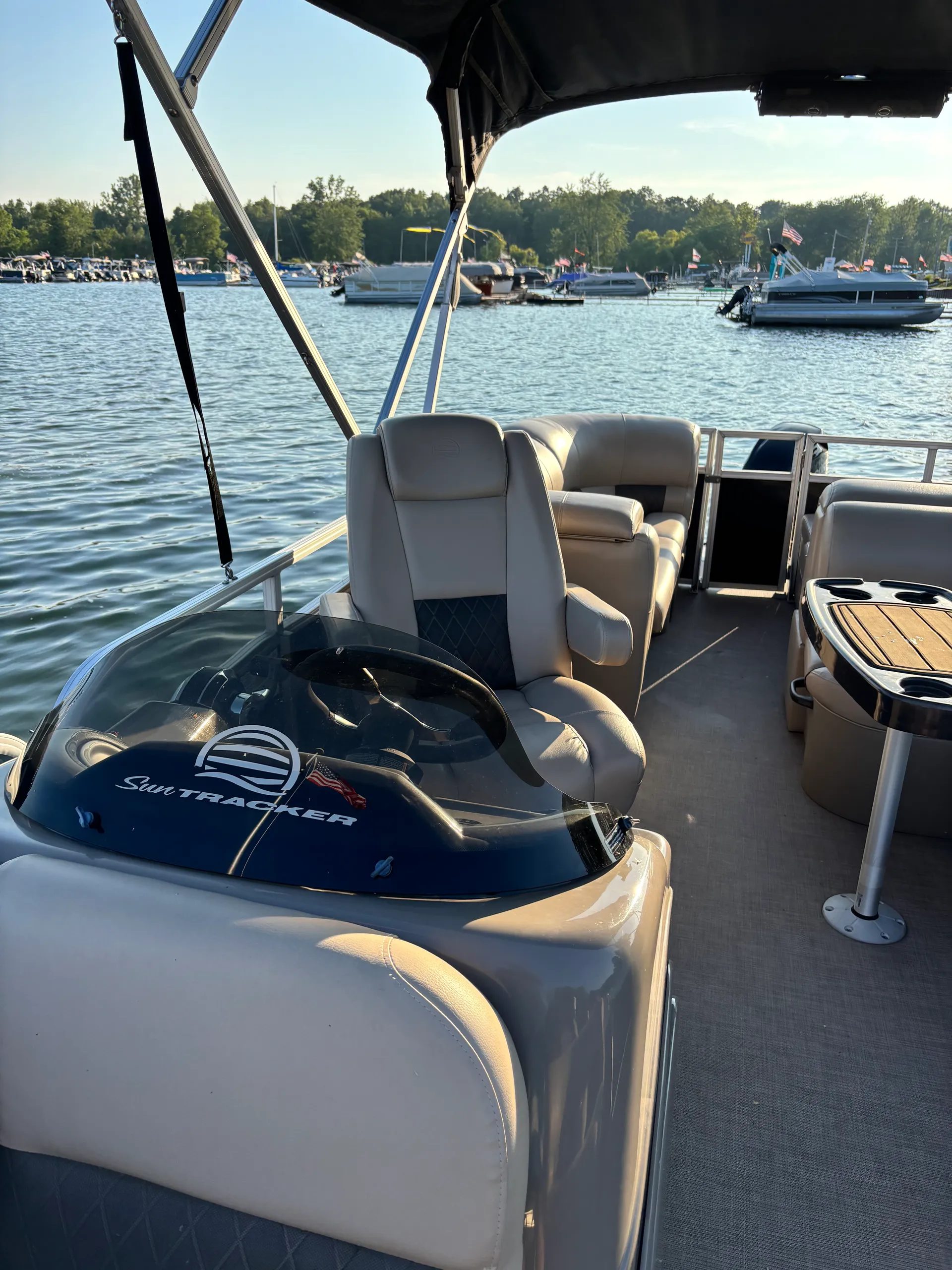 SUN TRACKER PARTY BARGE 22 DLX in Manitou Beach-Devils Lake, MI — photo 9