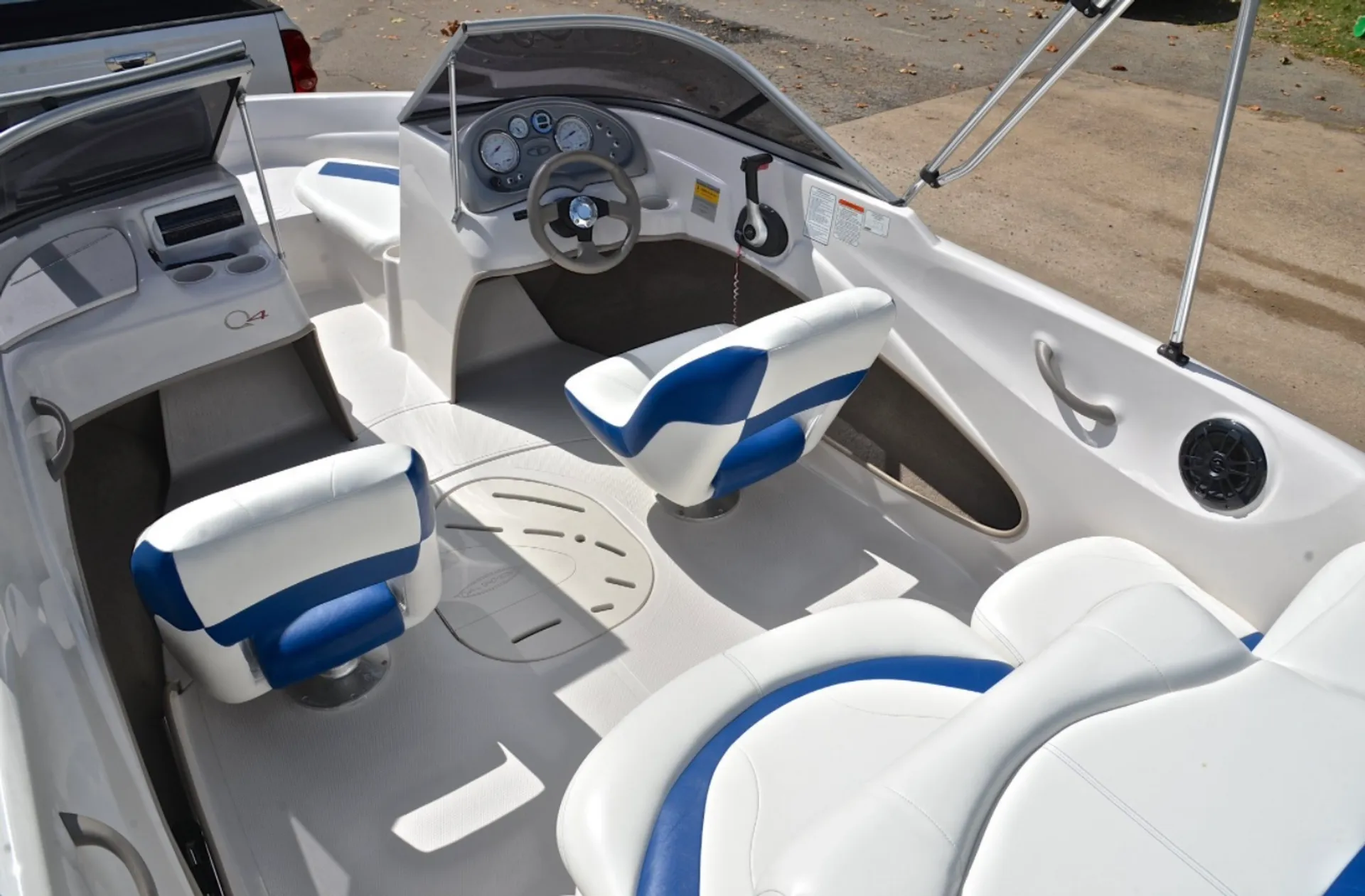 TAHOE BY TRACKER MARINE Q4 SS  in Russellville, AR — photo 4