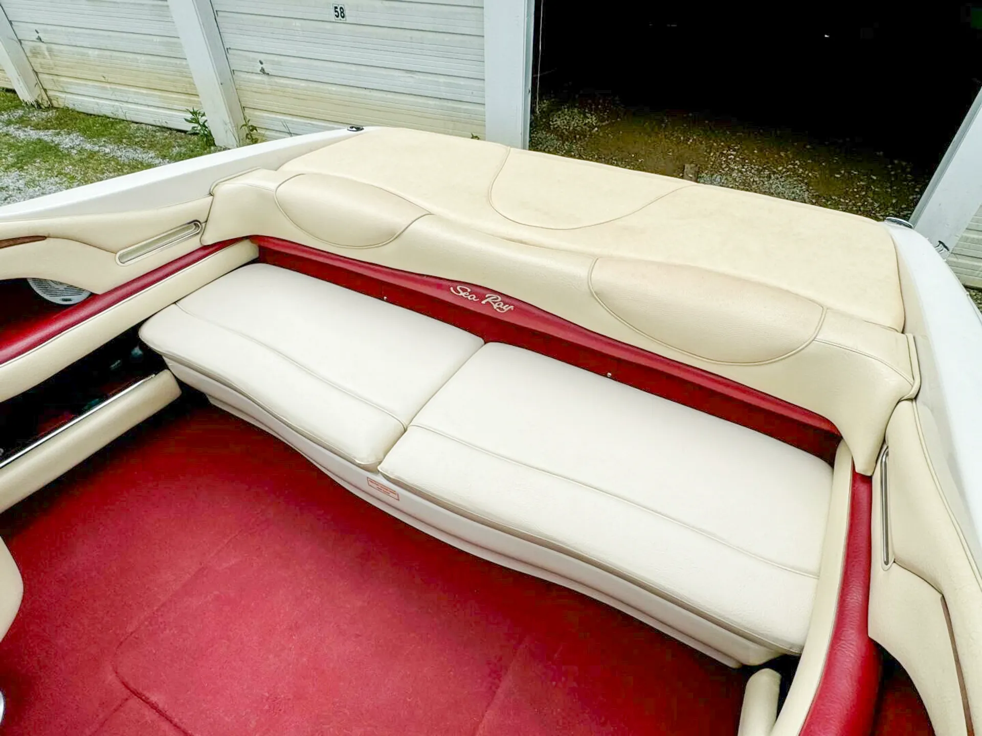 🌅 Sunset-Ready 21' Sea Ray — Bluetooth, Bimini, Cruising + Tubing Add
