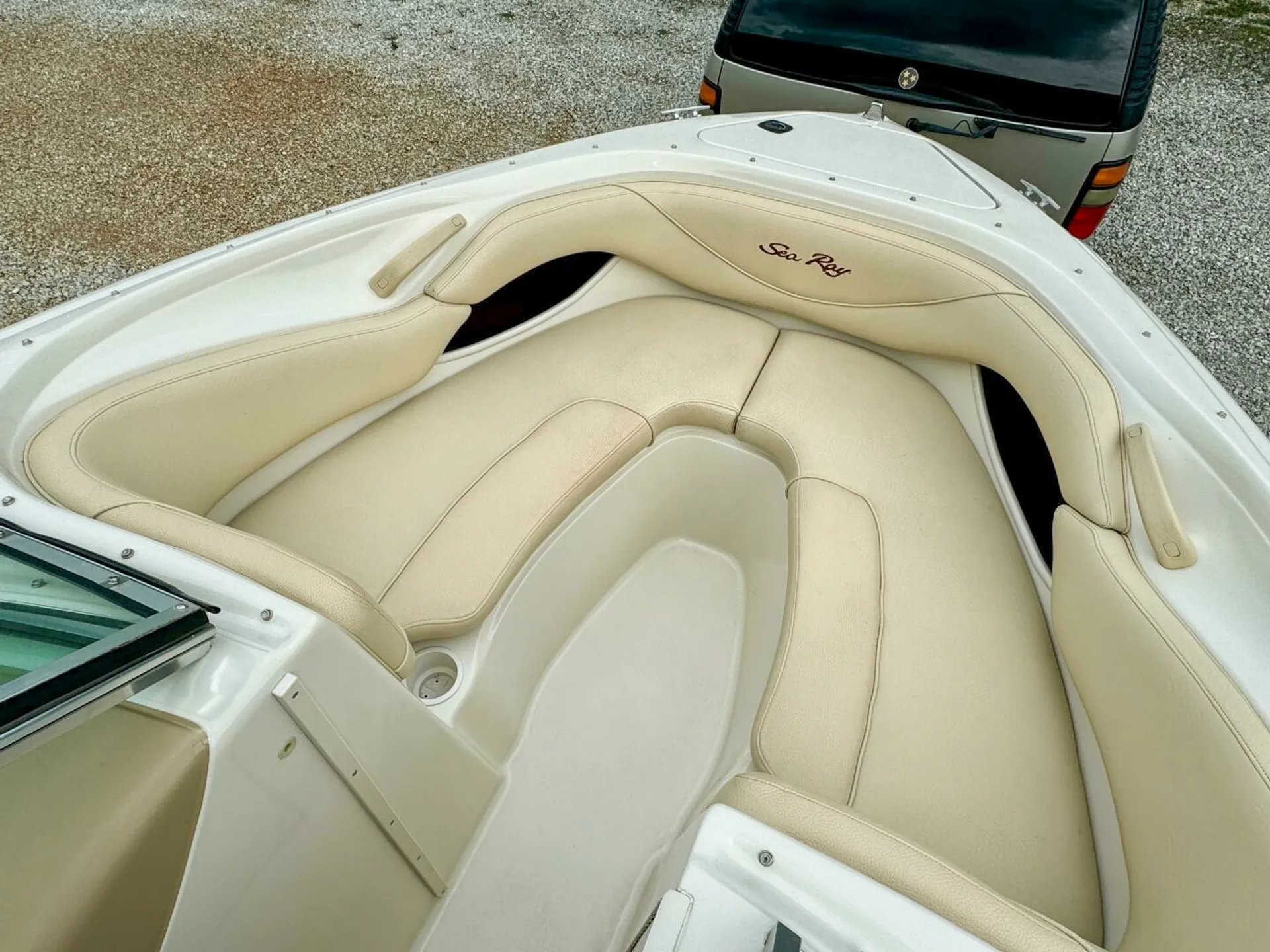 🌅 Sunset-Ready 21' Sea Ray — Bluetooth, Bimini, Cruising + Tubing Add
