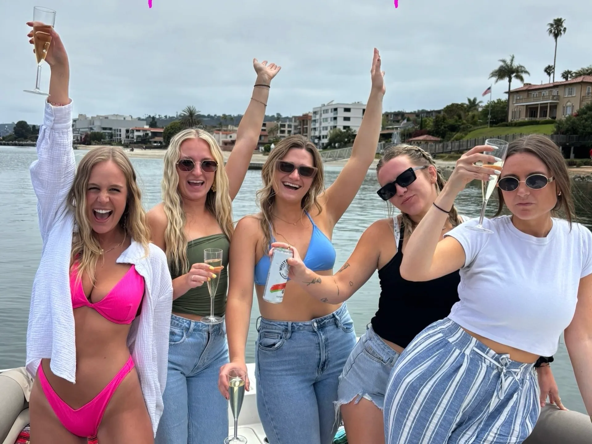 Chill 30' Deck Boat, Water Toys, BYOB 🍹🍸🥂🍾👙🏝️, includes Captain