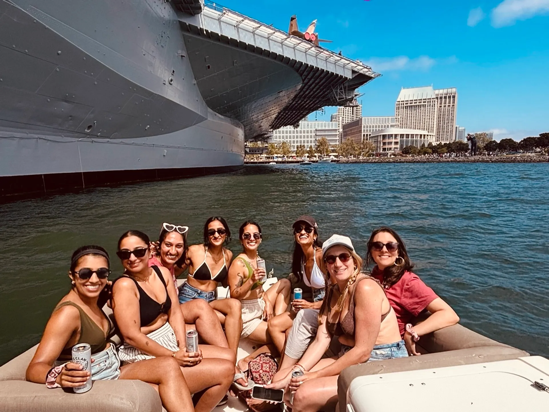 Chill 30' Deck Boat, Water Toys, BYOB 🍹🍸🥂🍾👙🏝️, includes Captain