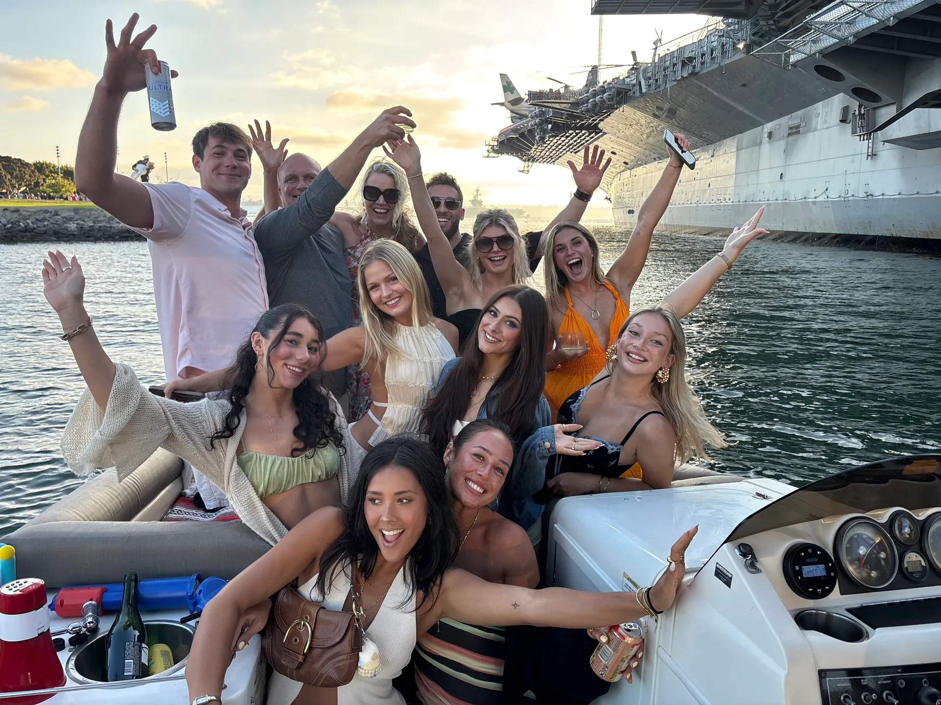 Chill 30' Deck Boat, Water Toys, BYOB 🍹🍸🥂🍾👙🏝️, includes Captain