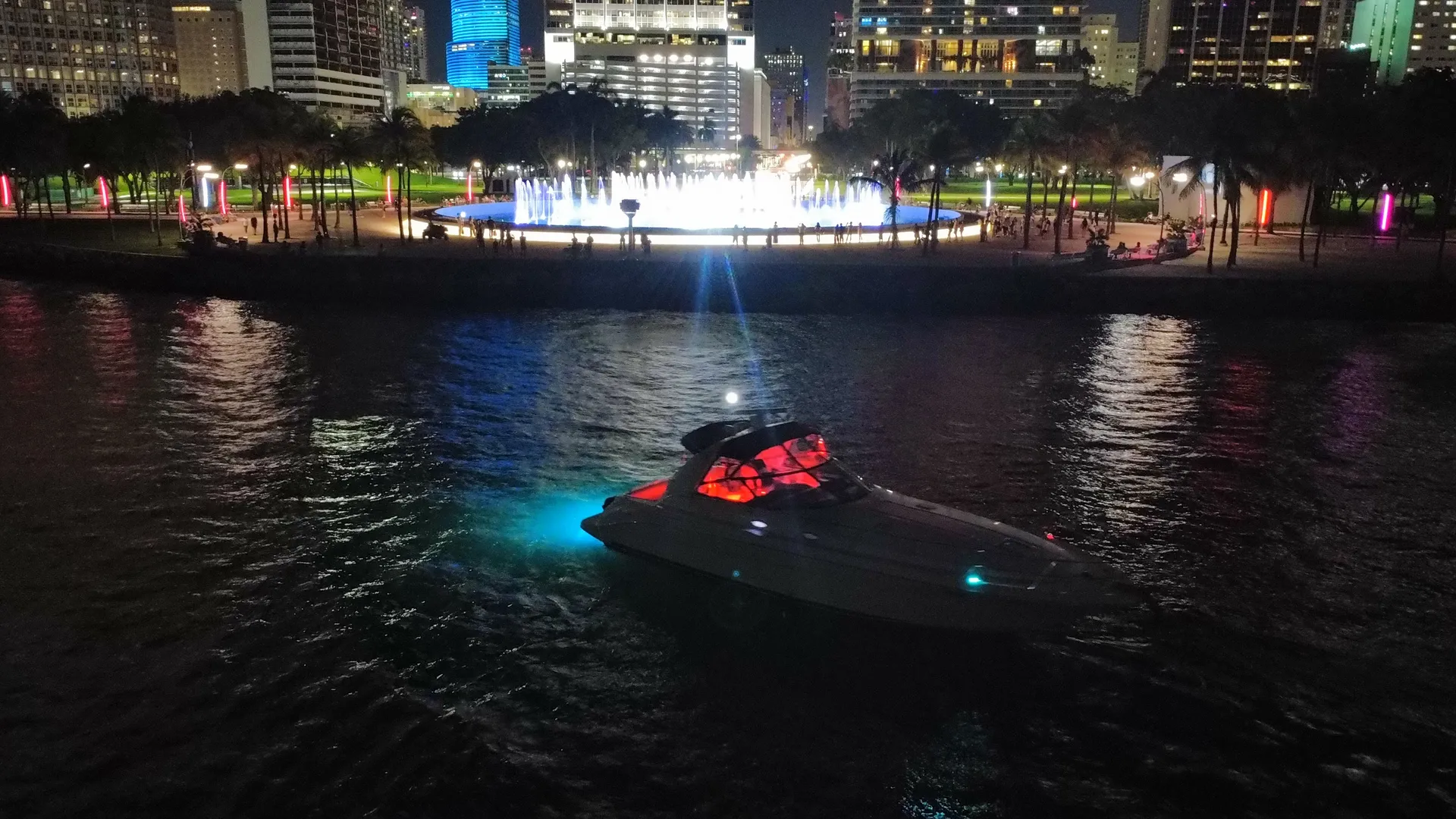 🌊 Luxury yacht deal: 1 FREE Hour aboard the 45’ Ocean Breeze