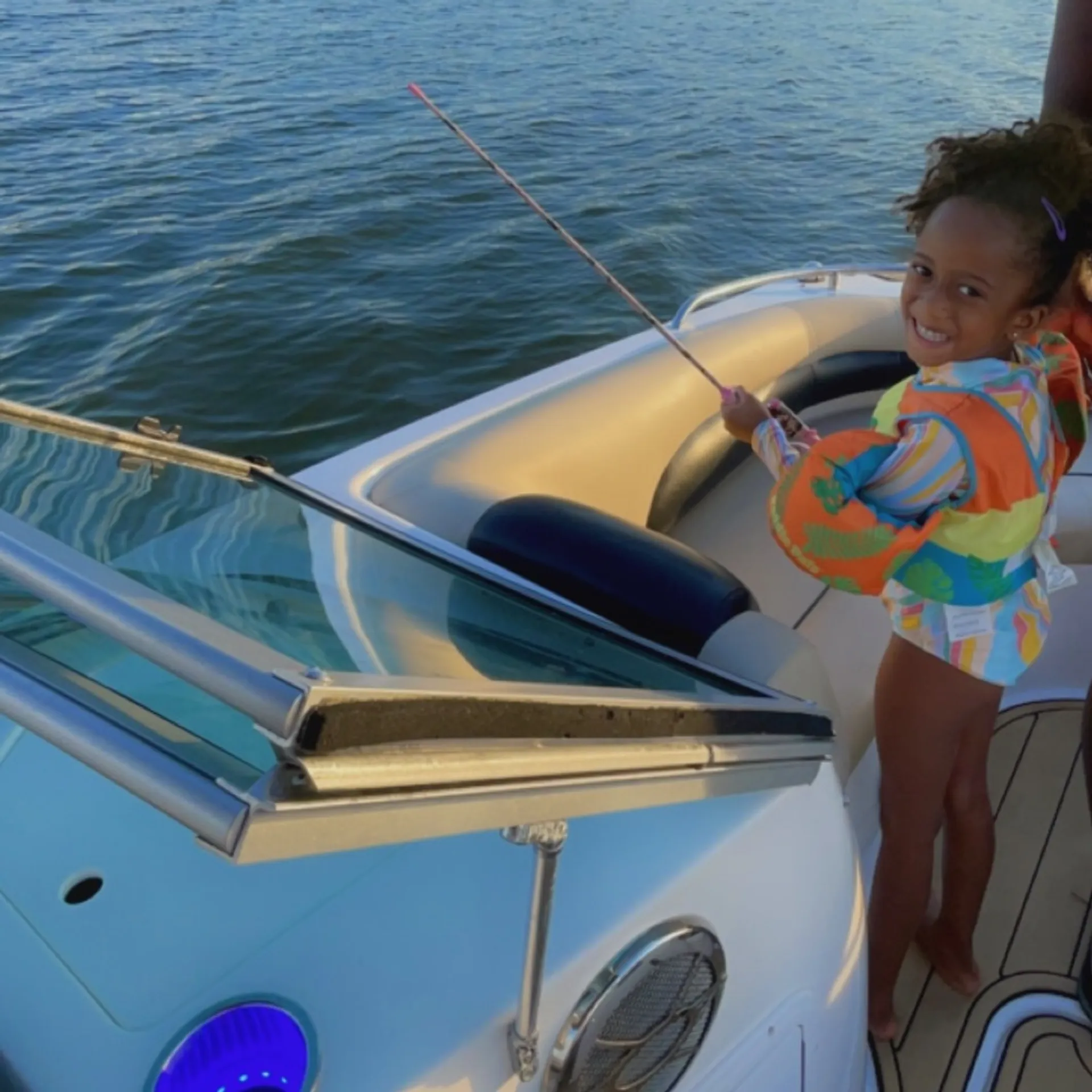 Fun Spacious Deck Boat Seats up to 10 Guests