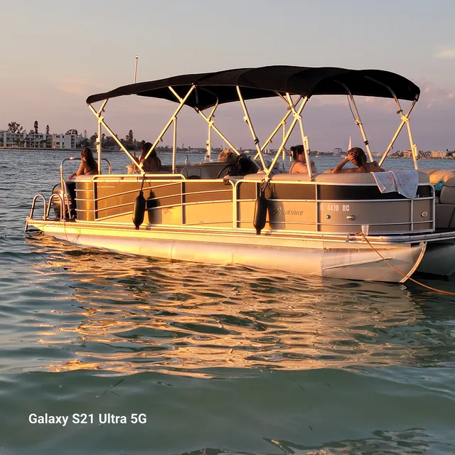Rent a BERKSHIRE STS 250 SALTWATER SERIES pontoon in South Pasadena, FL near me