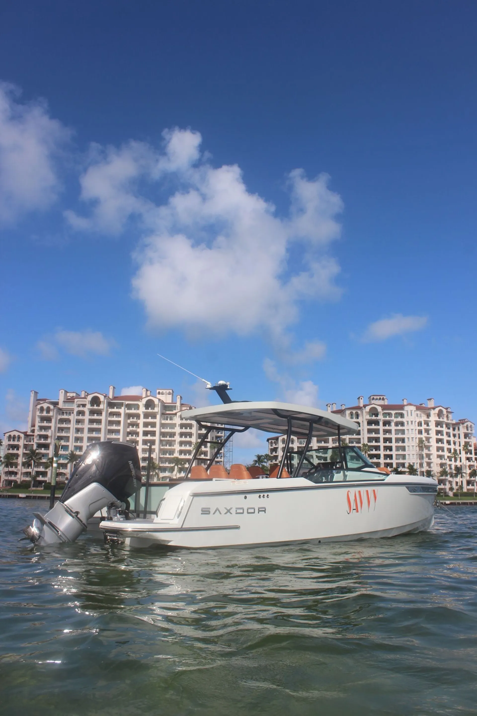 27’ Luxury Yacht – Miami Cruise, Sandbar & Sunset Charter