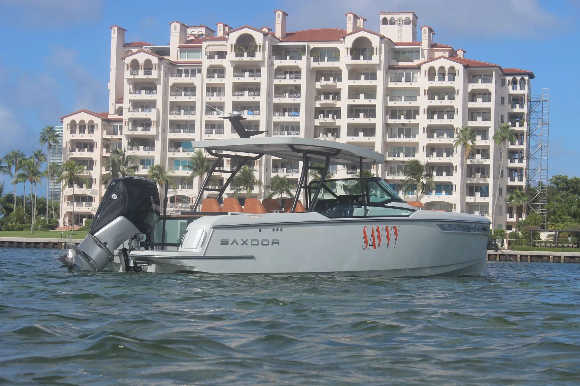 27’ Luxury Yacht – Miami Cruise, Sandbar & Sunset Charter