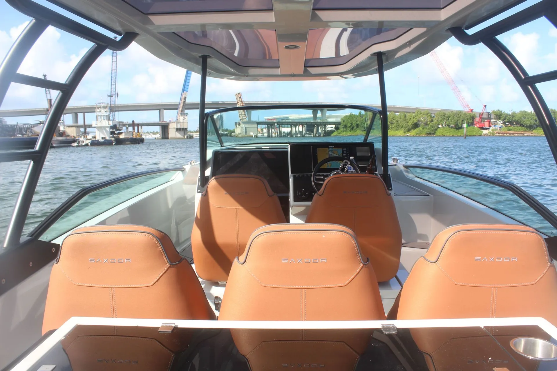 27’ Luxury Yacht – Miami Cruise, Sandbar & Sunset Charter