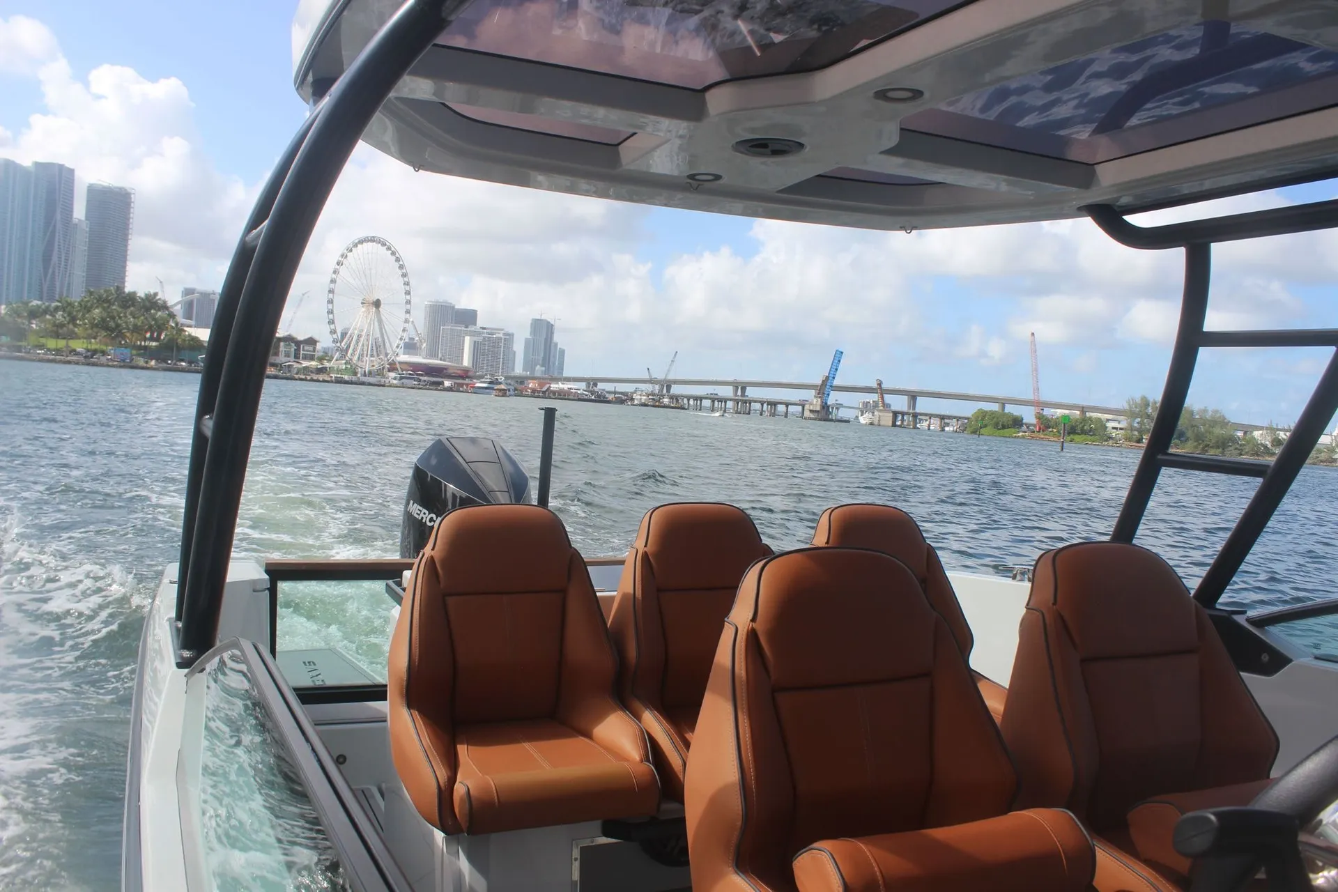27’ Luxury Yacht – Miami Cruise, Sandbar & Sunset Charter
