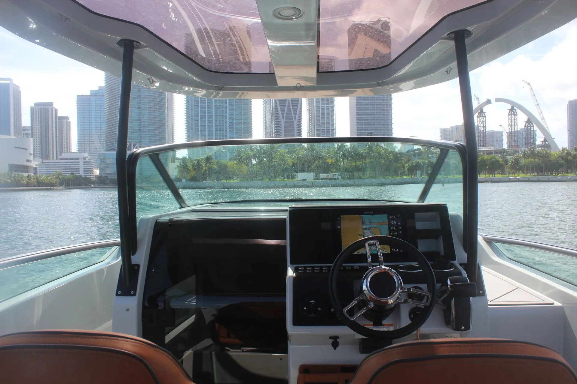 27’ Luxury Yacht – Miami Cruise, Sandbar & Sunset Charter